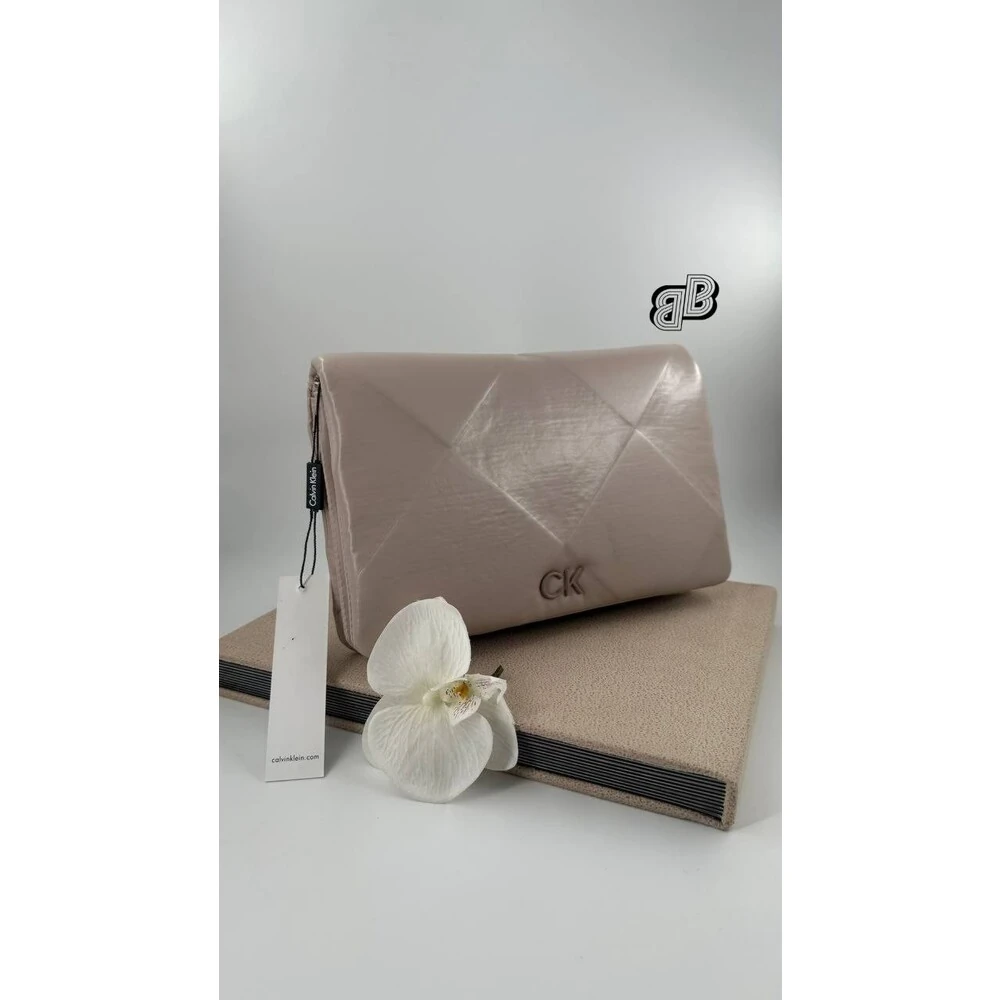 Calvin Klein Re-lock Quilt Shoulder Bag(1001)