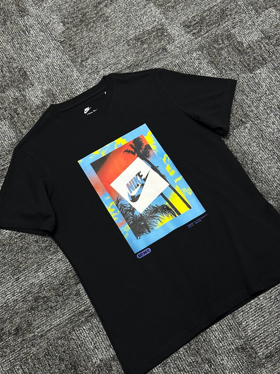 Heatwave Palm Print Front Graphic Tişört
