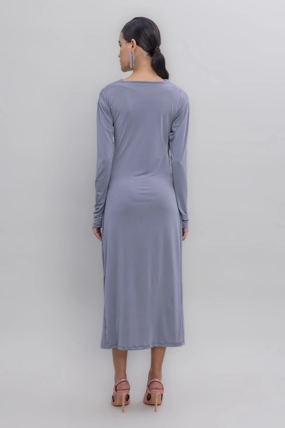 GRİ ÇAPRAZ YAKALI MİDİ ELBİSE