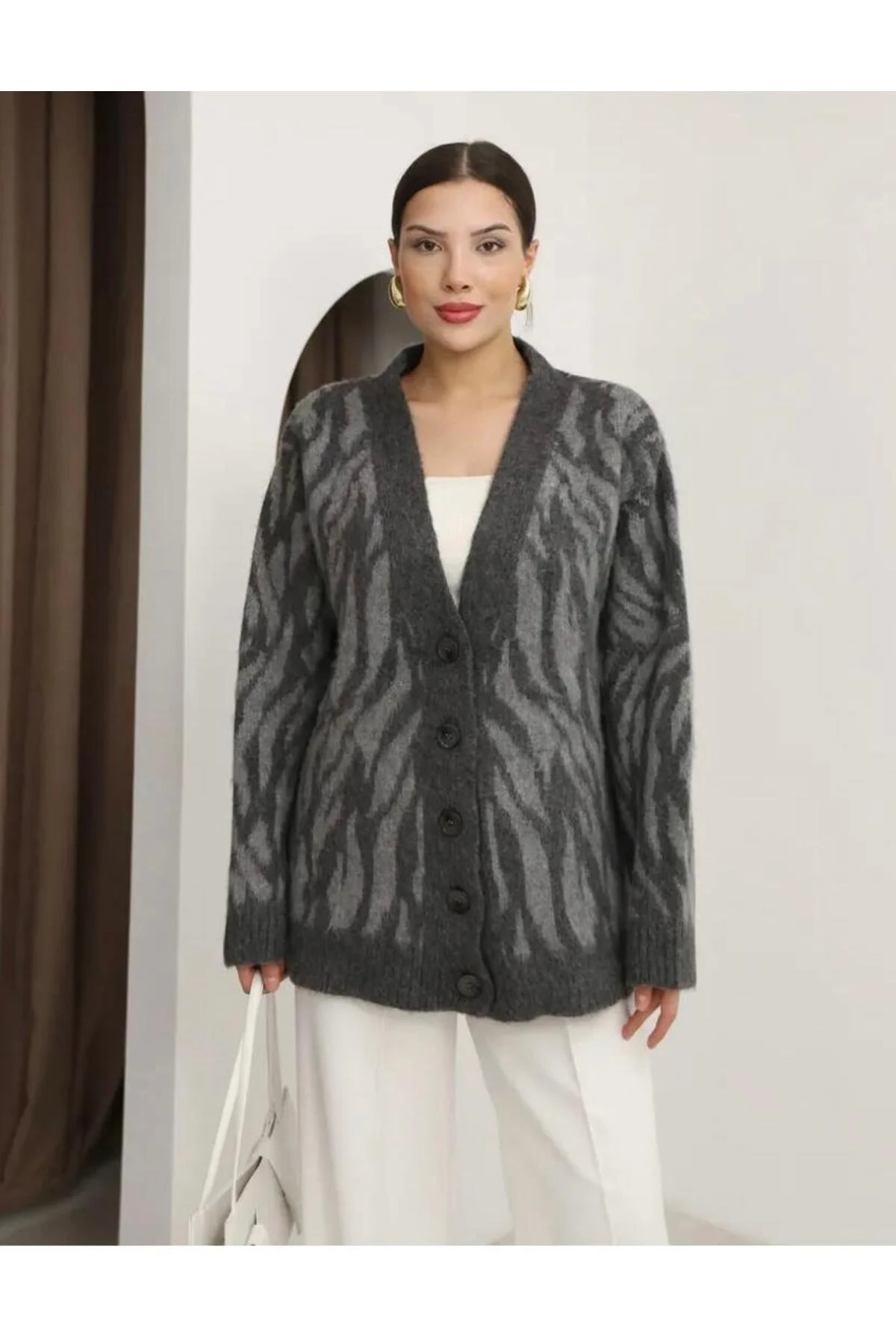 Gri Zebra Desen Düğmeli Tüylü Uzun Triko Hırka-İGNİTES-00008