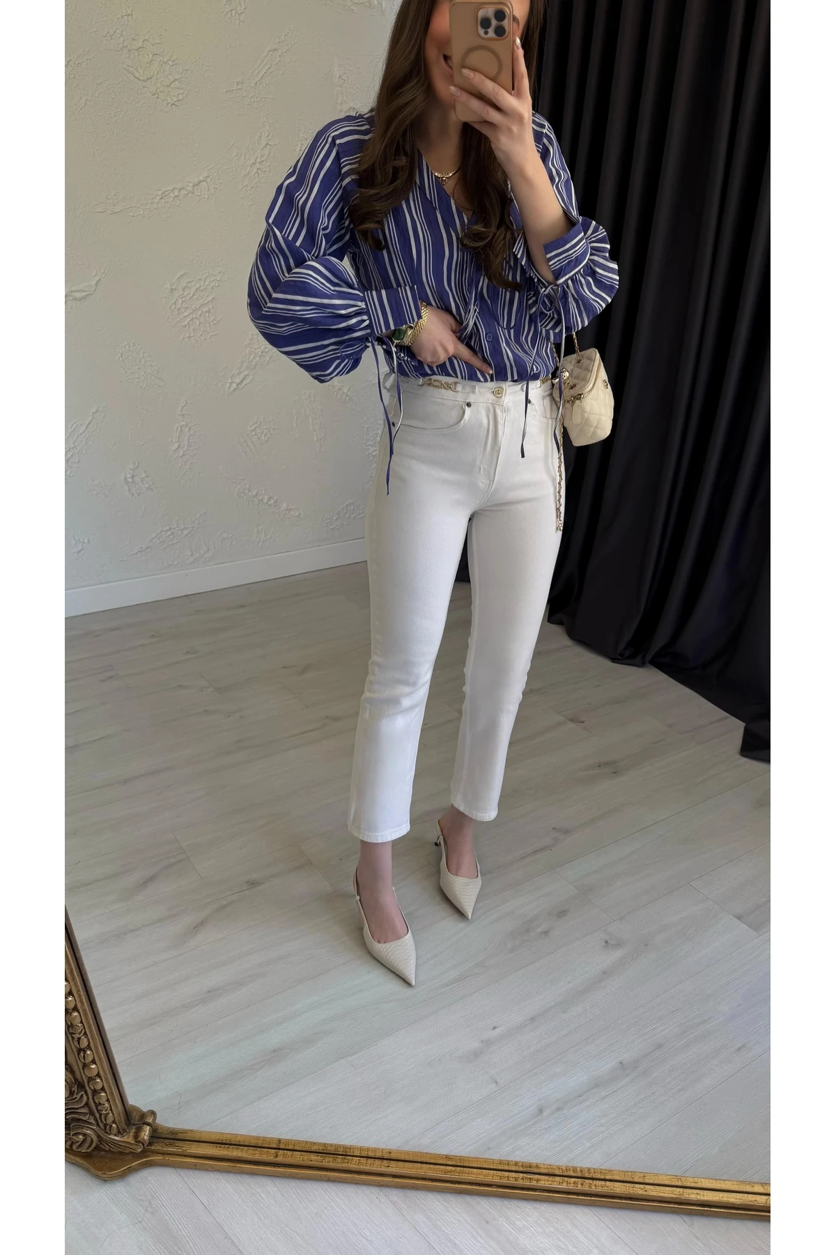 Beyaz Yüksek Bel Zincir Detaylı Jean