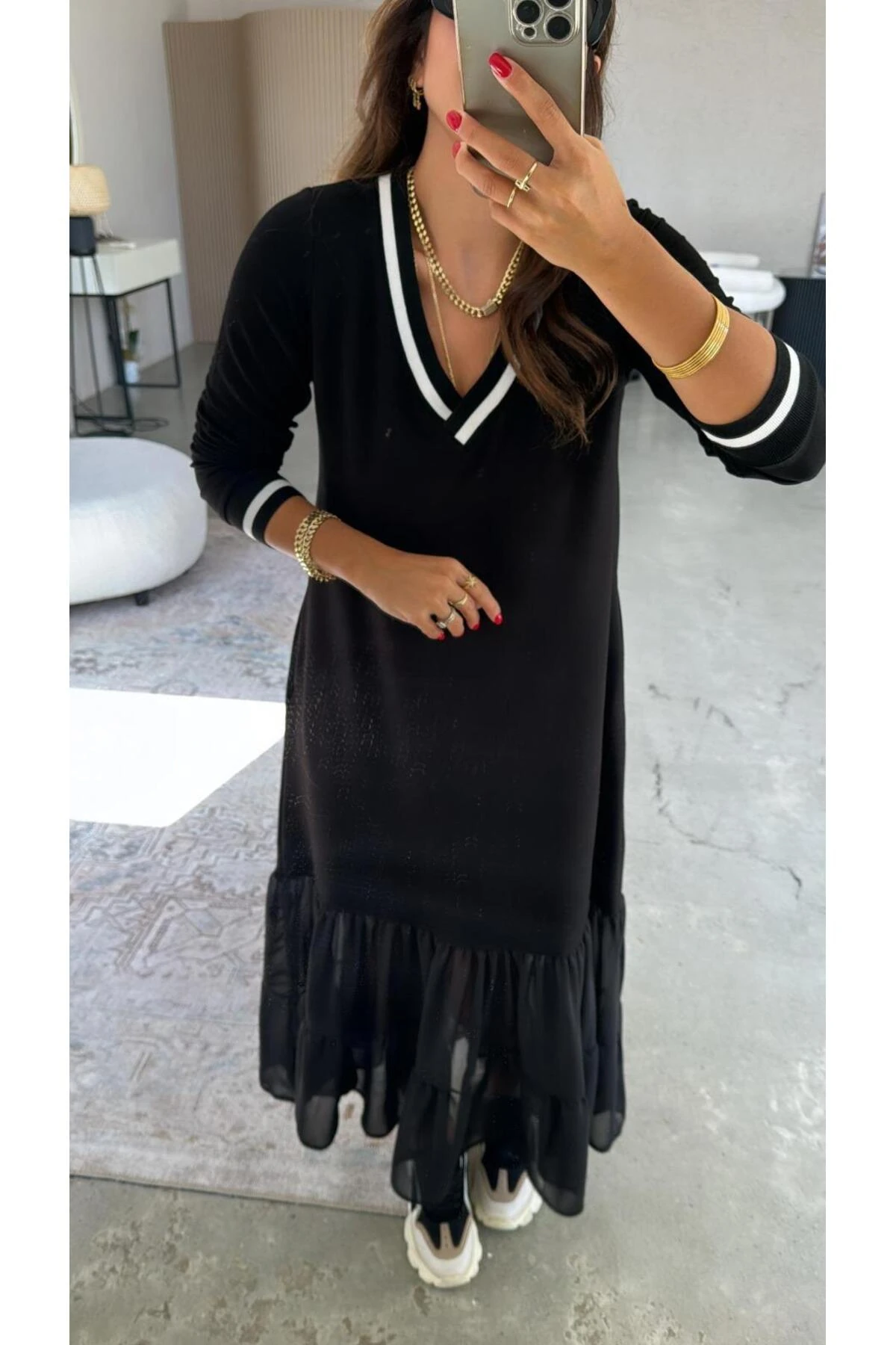 Siyah V Yaka Ribana Detaylı Eteği Şifon Elbise
