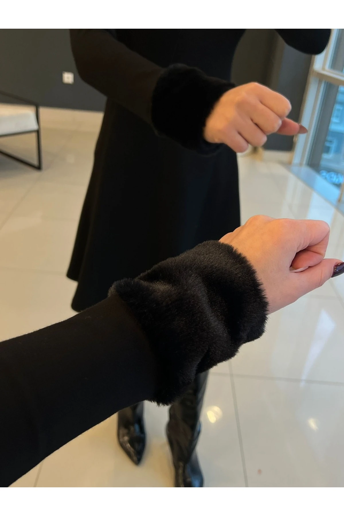 Kürk Detay Fermuarlı Çan Mini Elbise Siyah