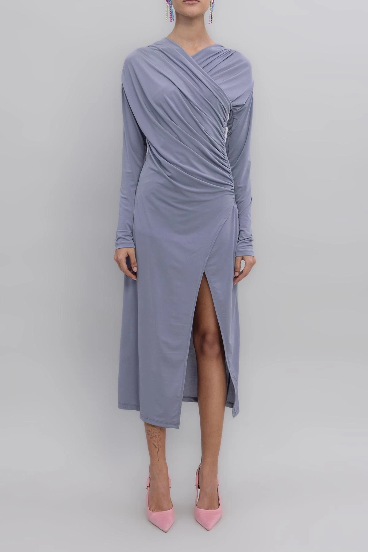 GRİ ÇAPRAZ YAKALI MİDİ ELBİSE