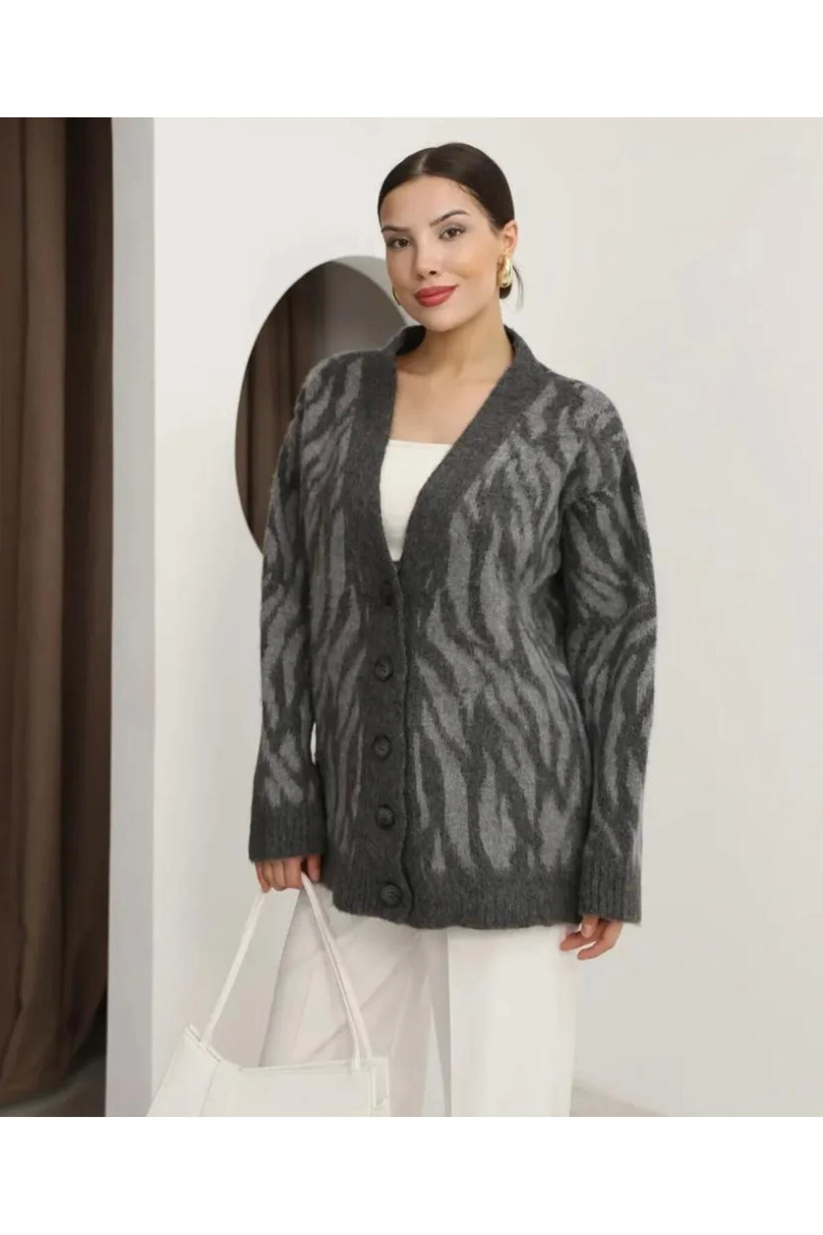 Gri Zebra Desen Düğmeli Tüylü Uzun Triko Hırka-İGNİTES-00008
