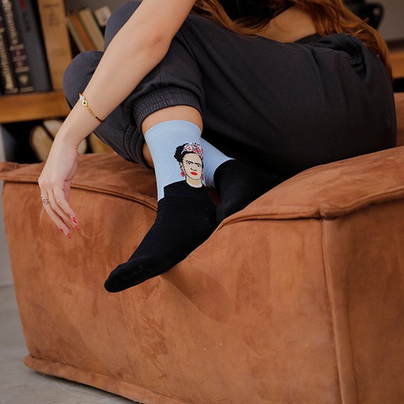 Frida Kahlo Desenli Sanat Tablo - Resimli Mavi Siyah Renkli Soket Çorap