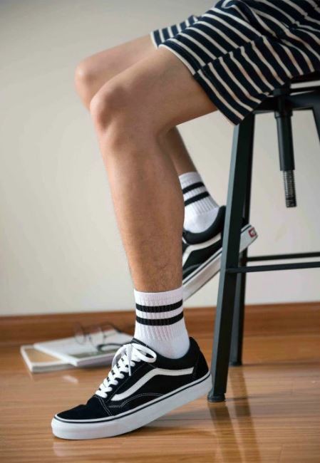 Siyah Çizgili Beyaz Renkli Desenli Kısa Spor Çorap