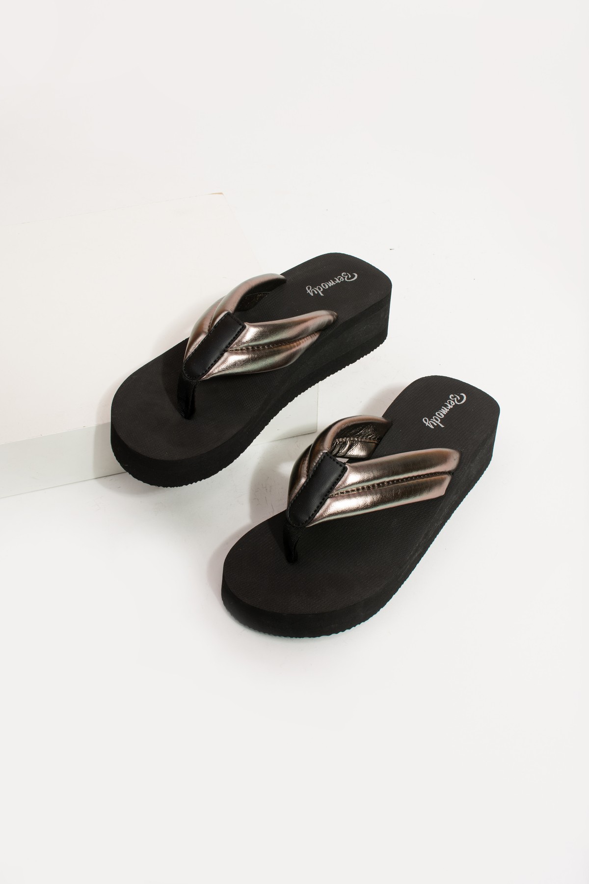 Nora Platform Topuk (4,5 CM) Kadın Platform Parmak Arası Plaj Terlik Flip Flops