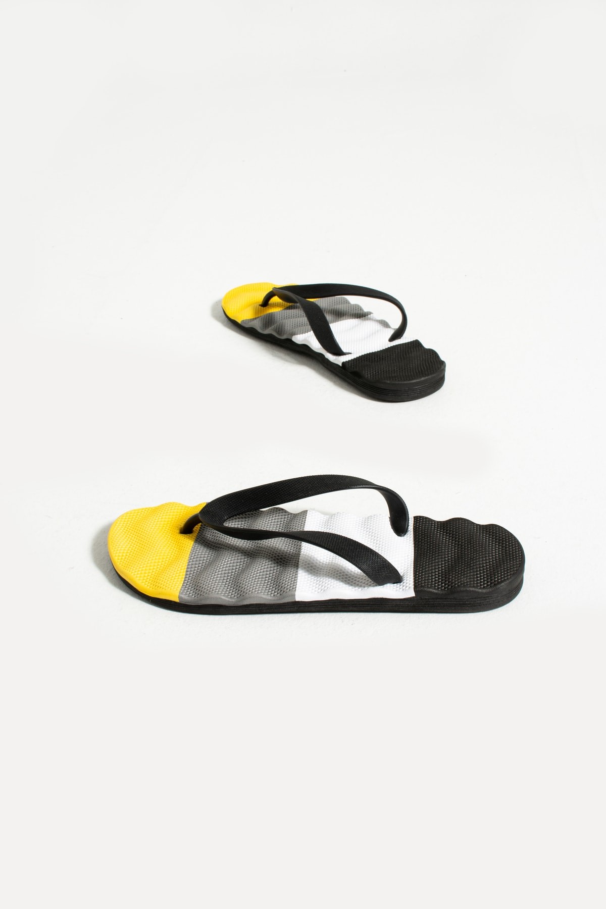 Erkek Rahat Dalgalı Parmak Arası Basic Plaj Terliği Flip Flops - siyah sarı