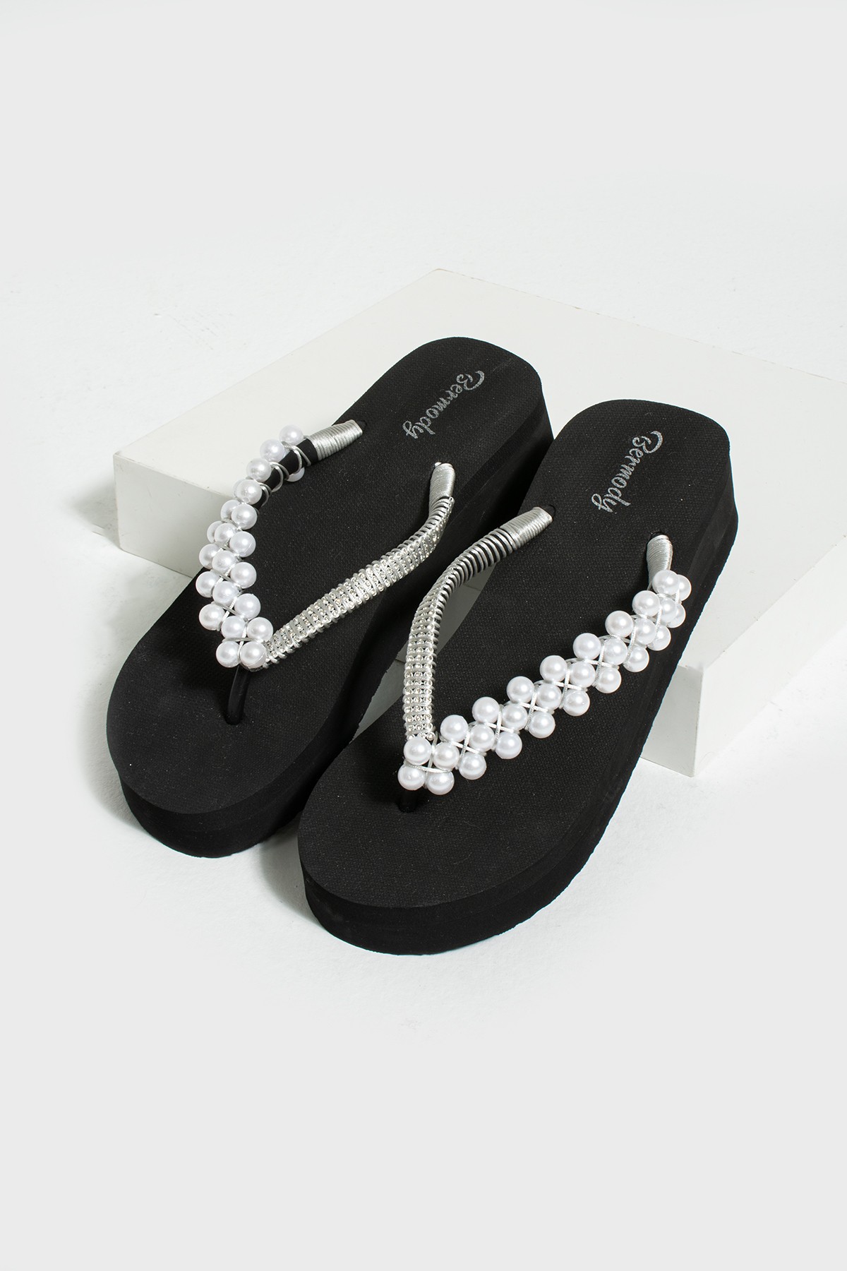 Sabrina Taşlı Platform Parmak Arası Acıtmaz Plaj Terlik Flip Flops - gümüş