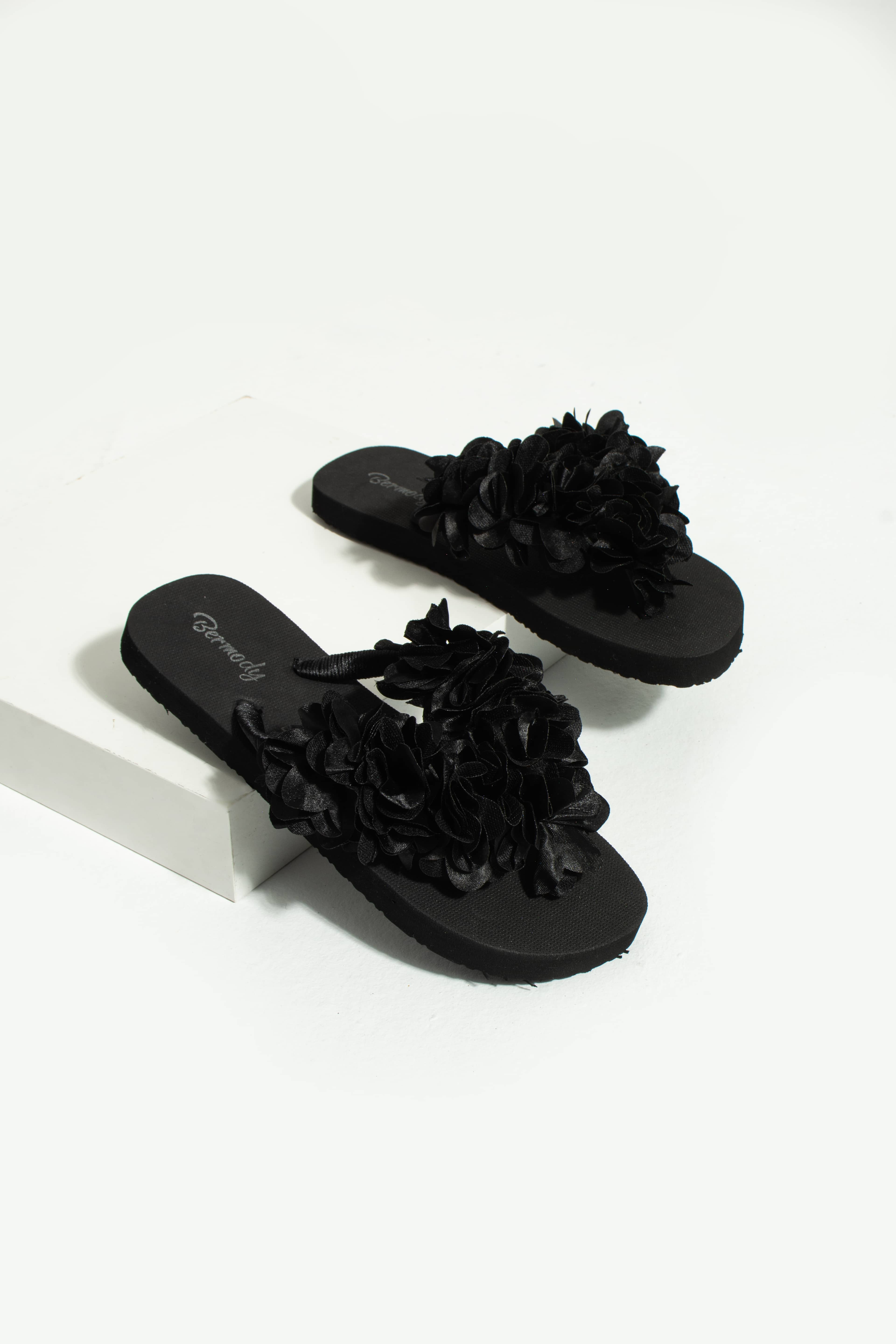 Mia Çiçekli Parmak Arası Acıtmaz Plaj Terliği Flip Flops - si̇yah