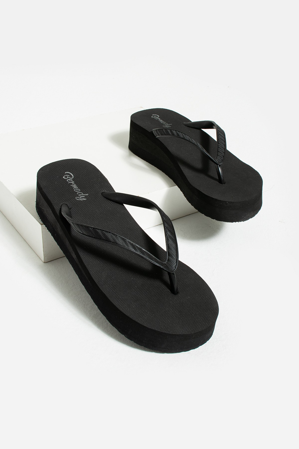 Pamela Platform Parmak Arası Pvc Acıtmaz Plaj Terliği Flip Flops - si̇yah