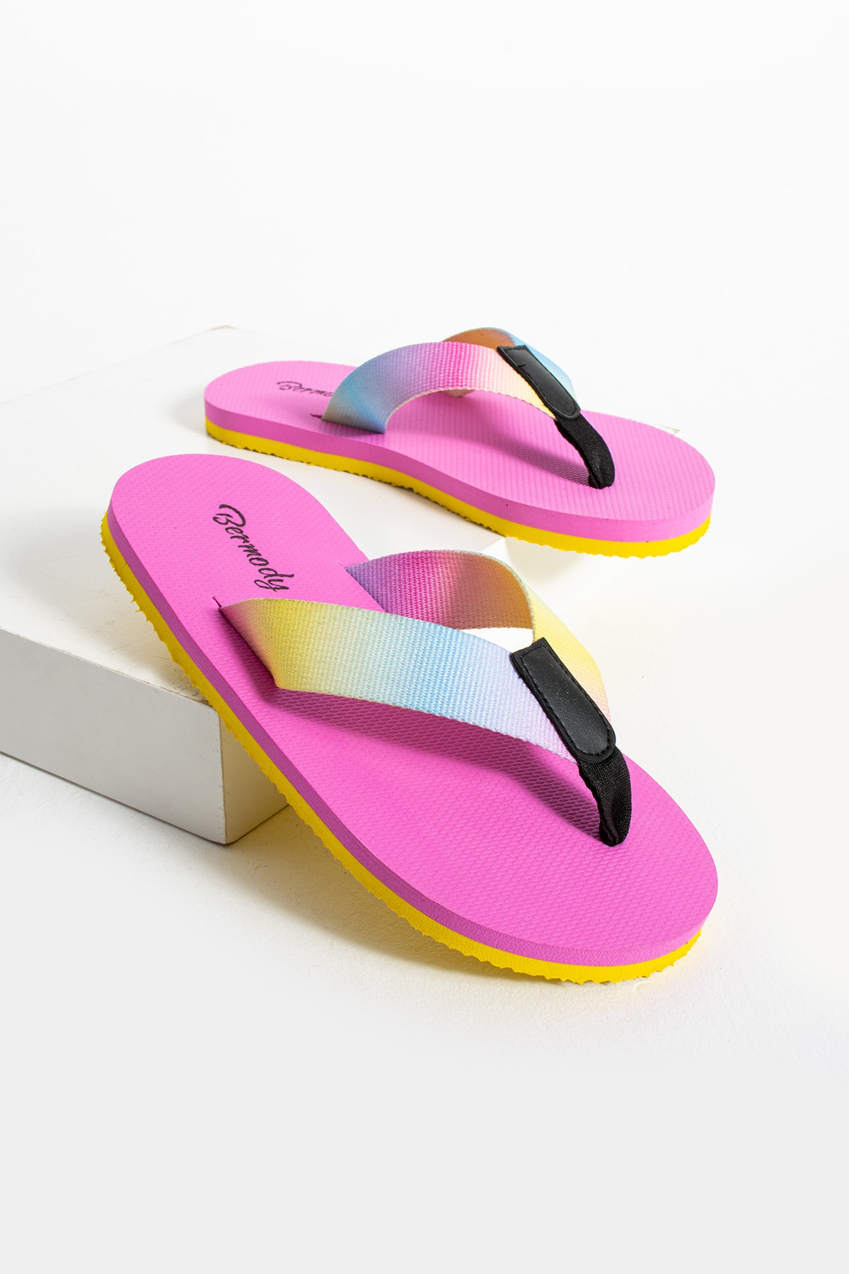 Perla Kadın Kumaşlı Basic Rahat Parmak Arası Acıtmaz Plaj Terliği Flip Flops - pembe