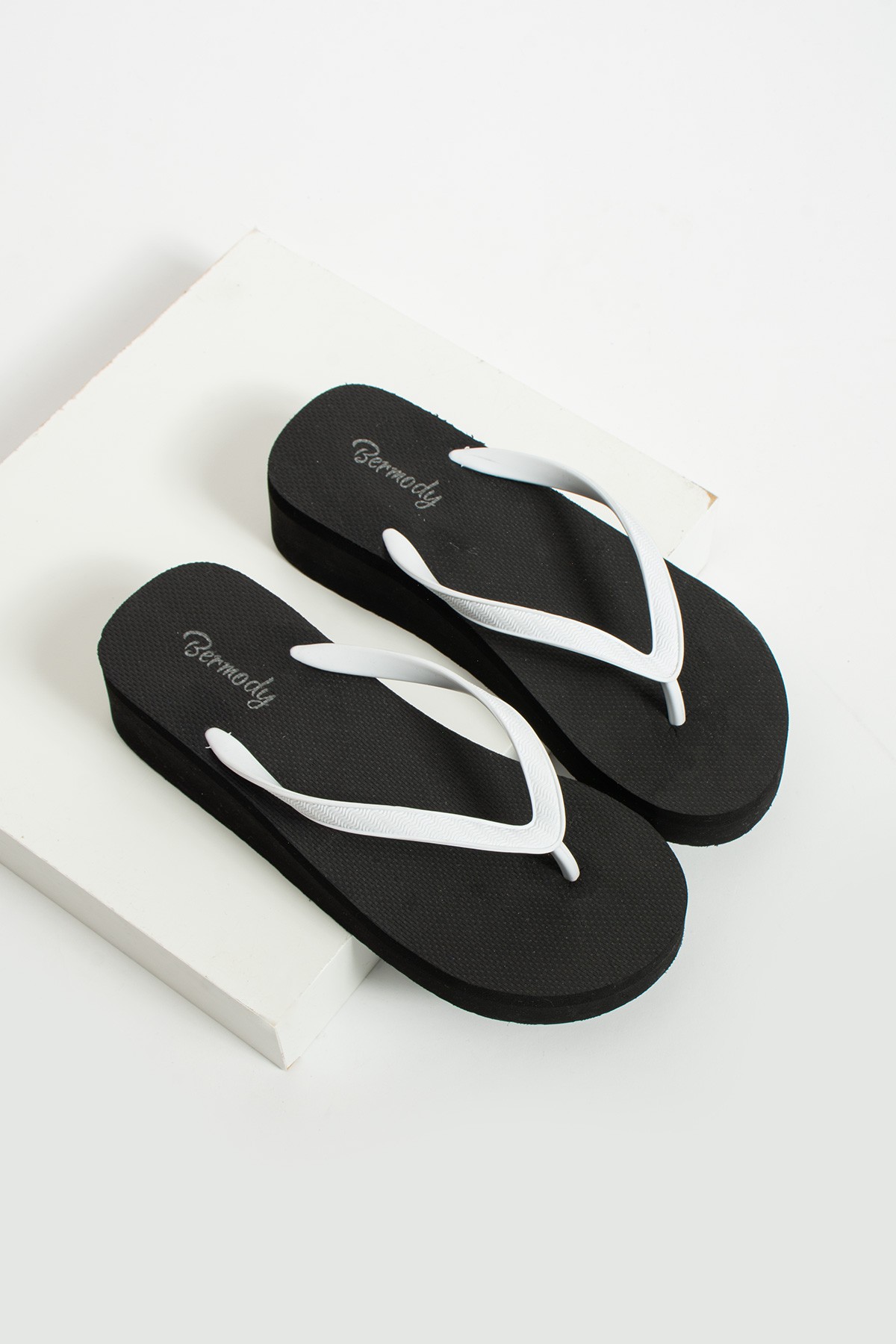 Pamela Platform Parmak Arası Pvc Acıtmaz Plaj Terliği Flip Flops - beyaz