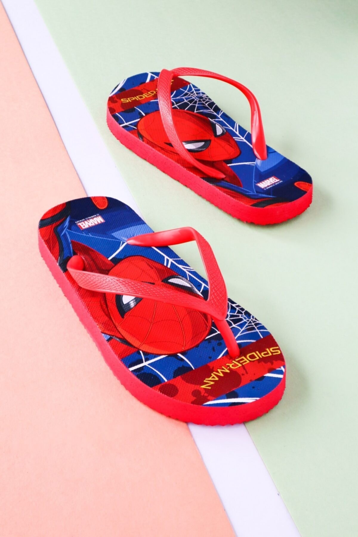 Çocuk Karakterli Kumaşlı Parmak Arası Acıtmaz Plaj Terliği Flipflops - kırmızı-baskılı