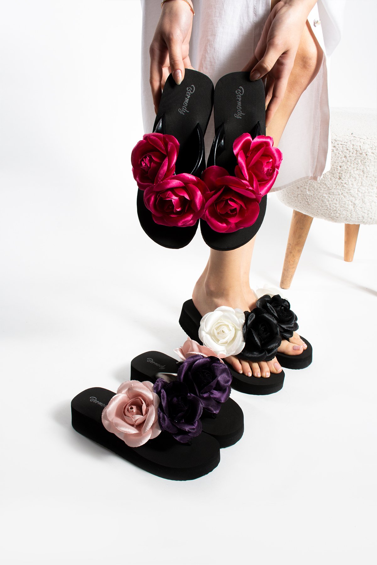 Megan Güllü Platform Parmak Arası Acıtmaz Terlik Flip Flops