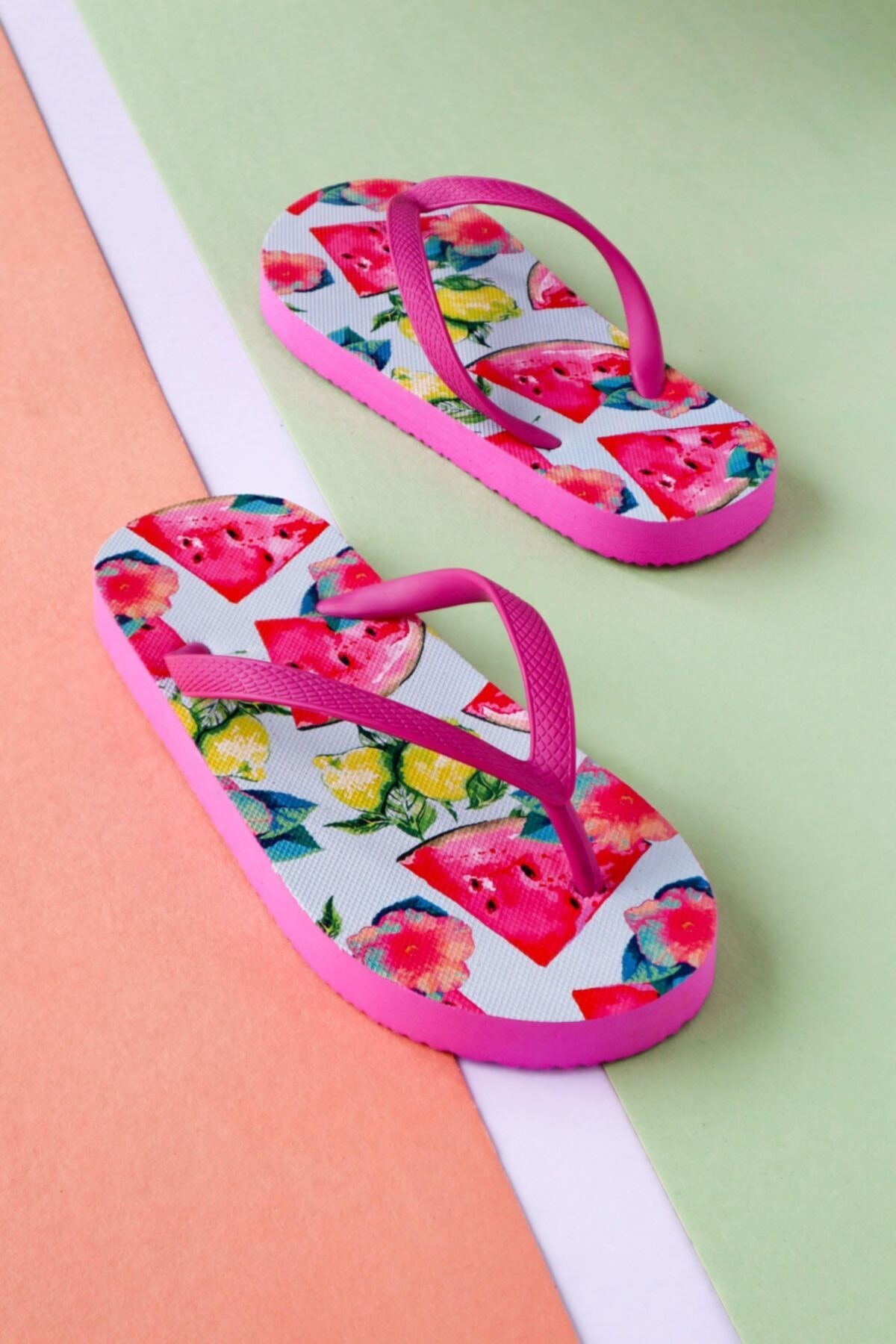 Çocuk Karakterli Kumaşlı Parmak Arası Acıtmaz Plaj Terliği Flipflops - pembe