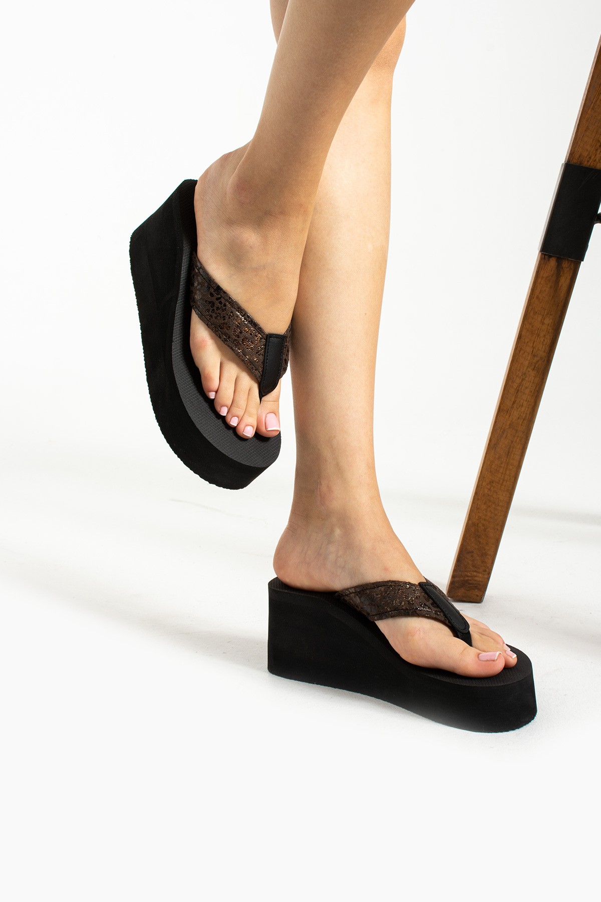 Robin Kadın Leopar Yüksek Platform Topuk (7 cm) Parmak Arası Terlik