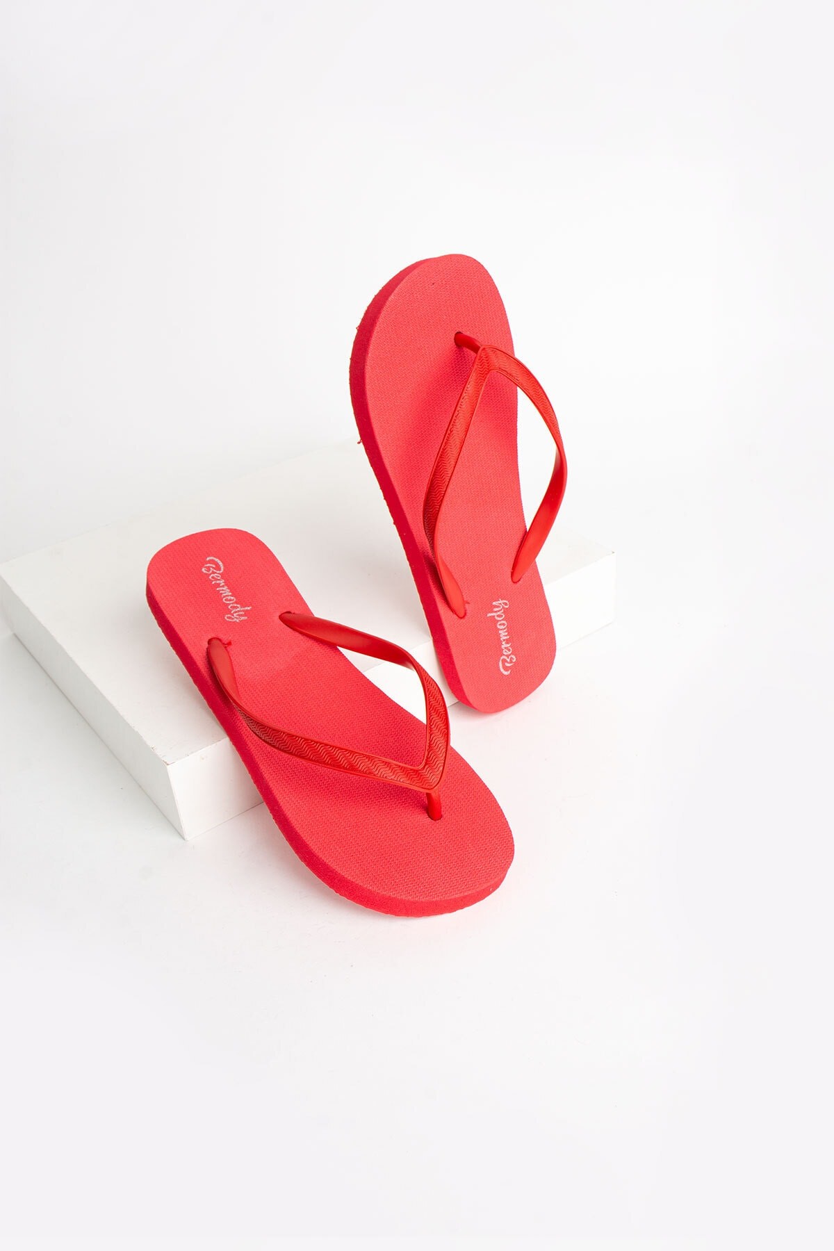 Kadın Basic Rahat Parmak Arası Acıtmaz Kırmızı Plaj Terliği Flip Flops