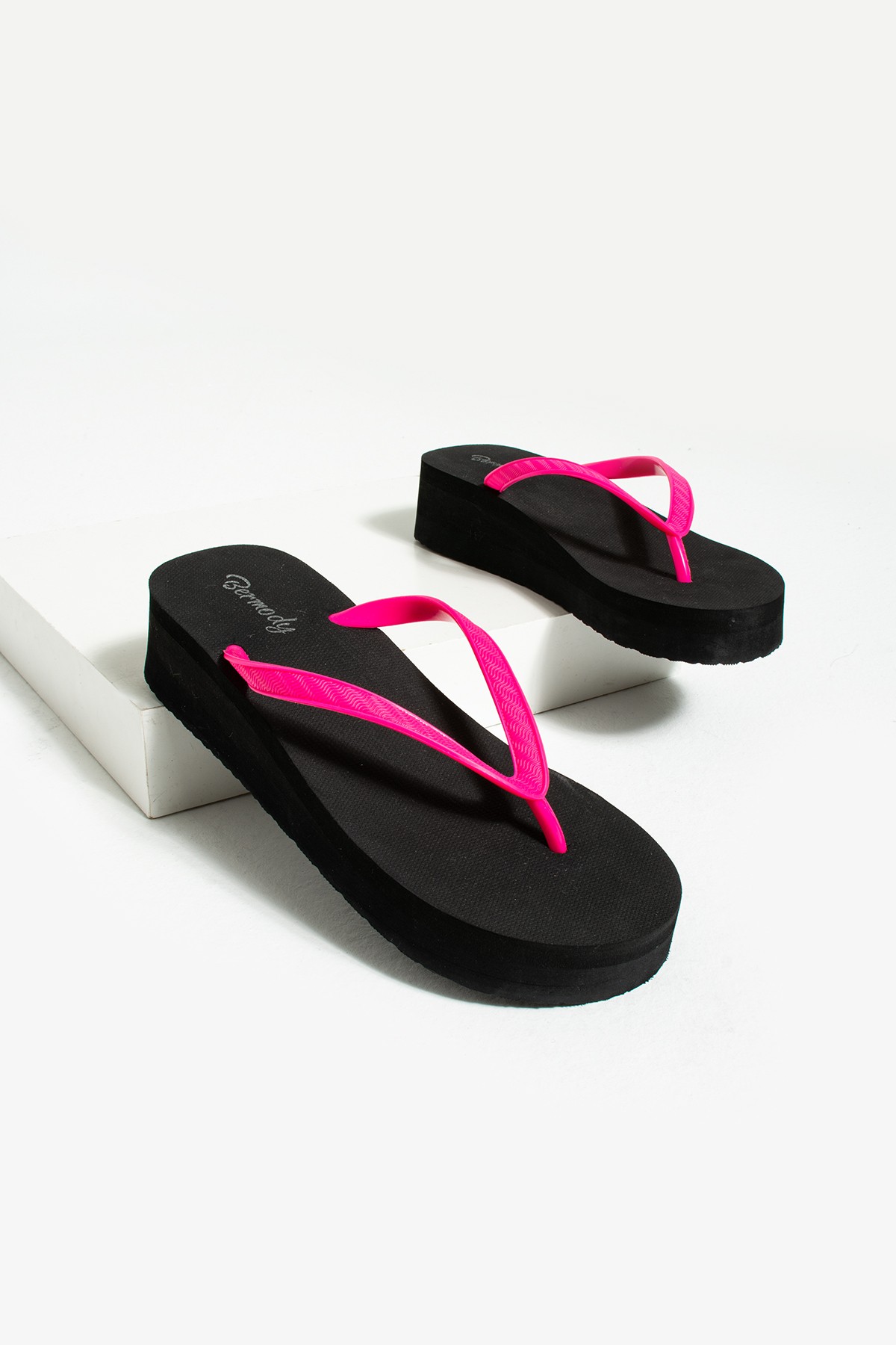 Pamela Platform Parmak Arası Pvc Acıtmaz Plaj Terliği Flip Flops - pembe