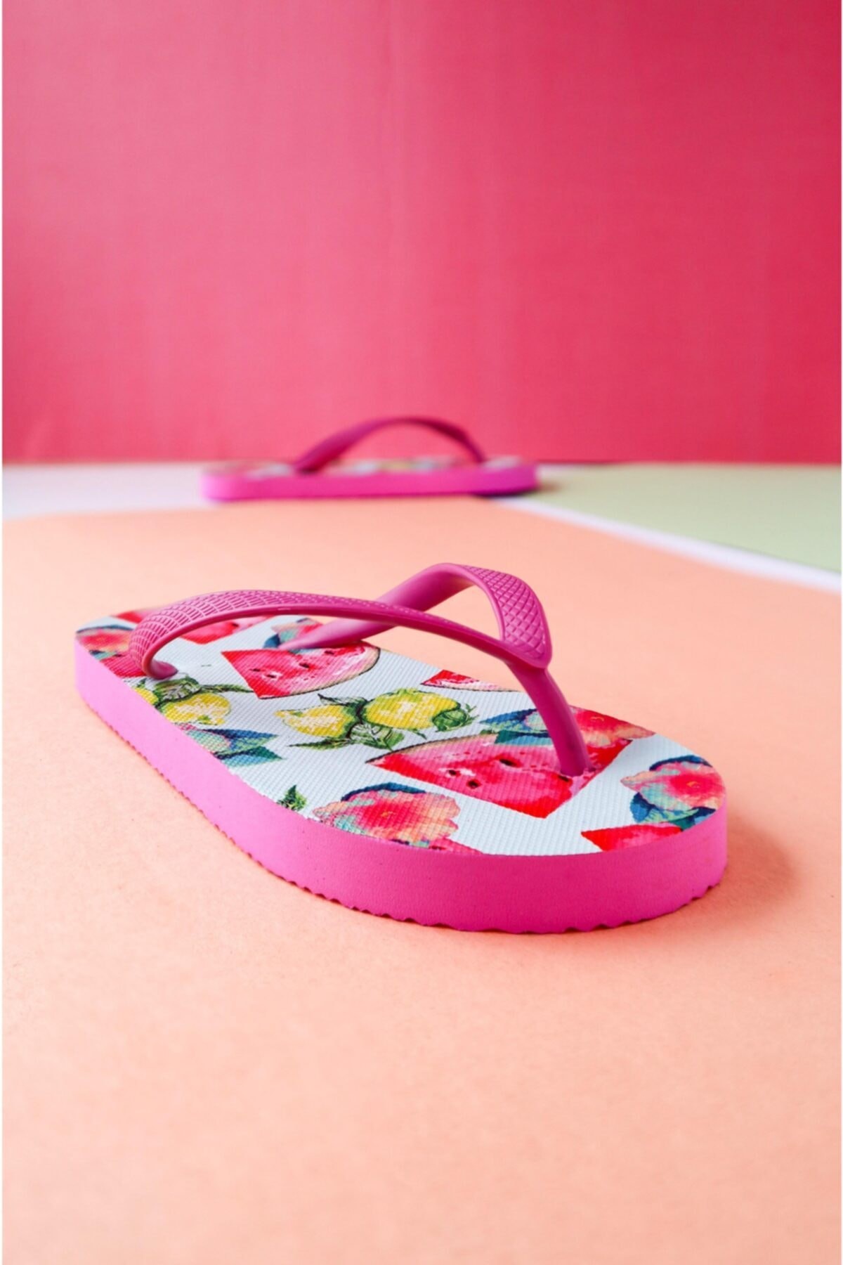 Çocuk Karakterli Kumaşlı Parmak Arası Acıtmaz Plaj Terliği Flipflops - pembe