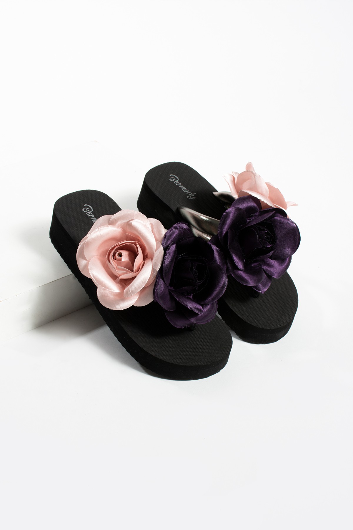 Megan Güllü Platform Parmak Arası Acıtmaz Terlik Flip Flops