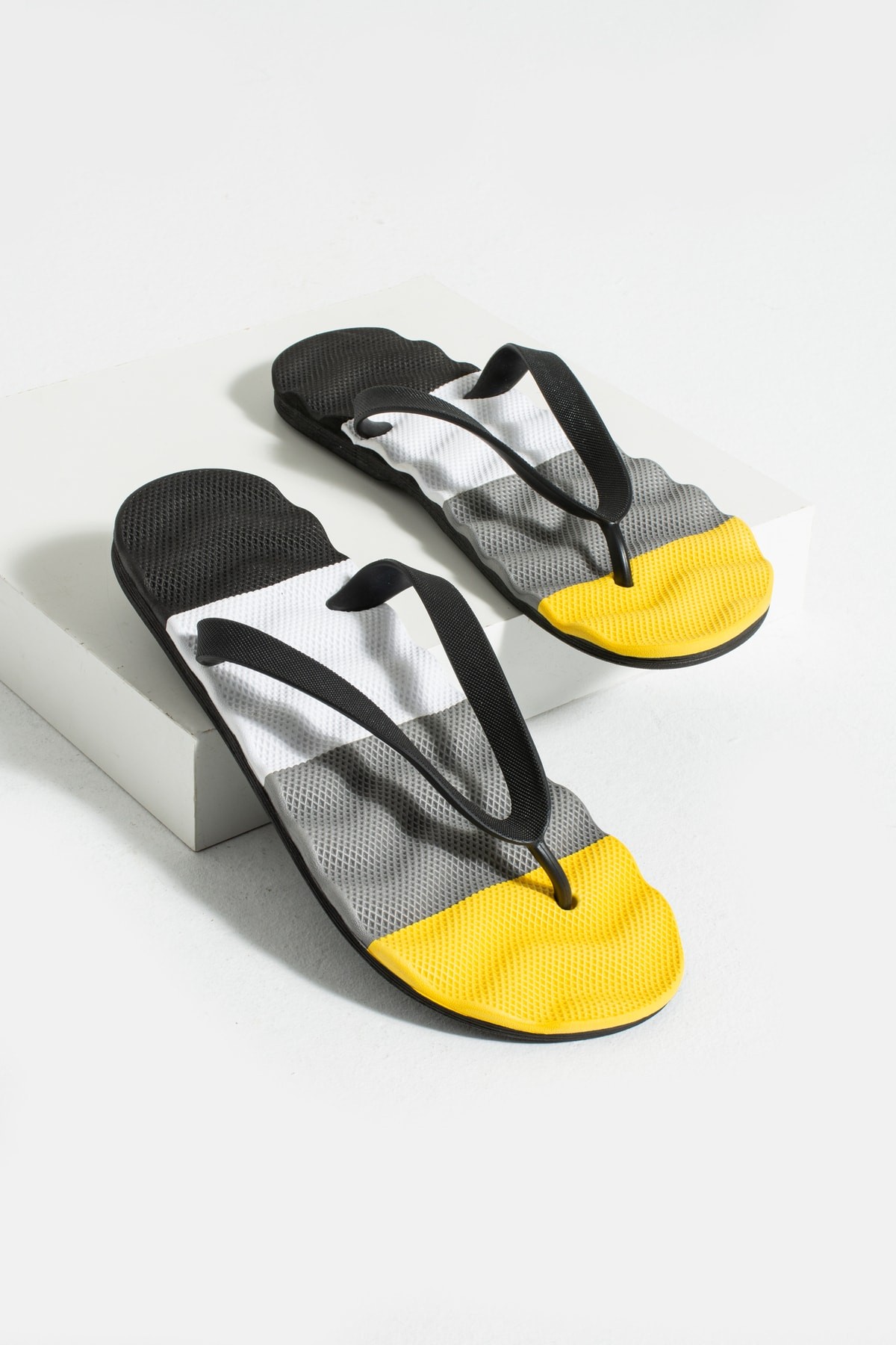 Erkek Rahat Dalgalı Parmak Arası Plaj Terliği Flip Flops - siyah sarı