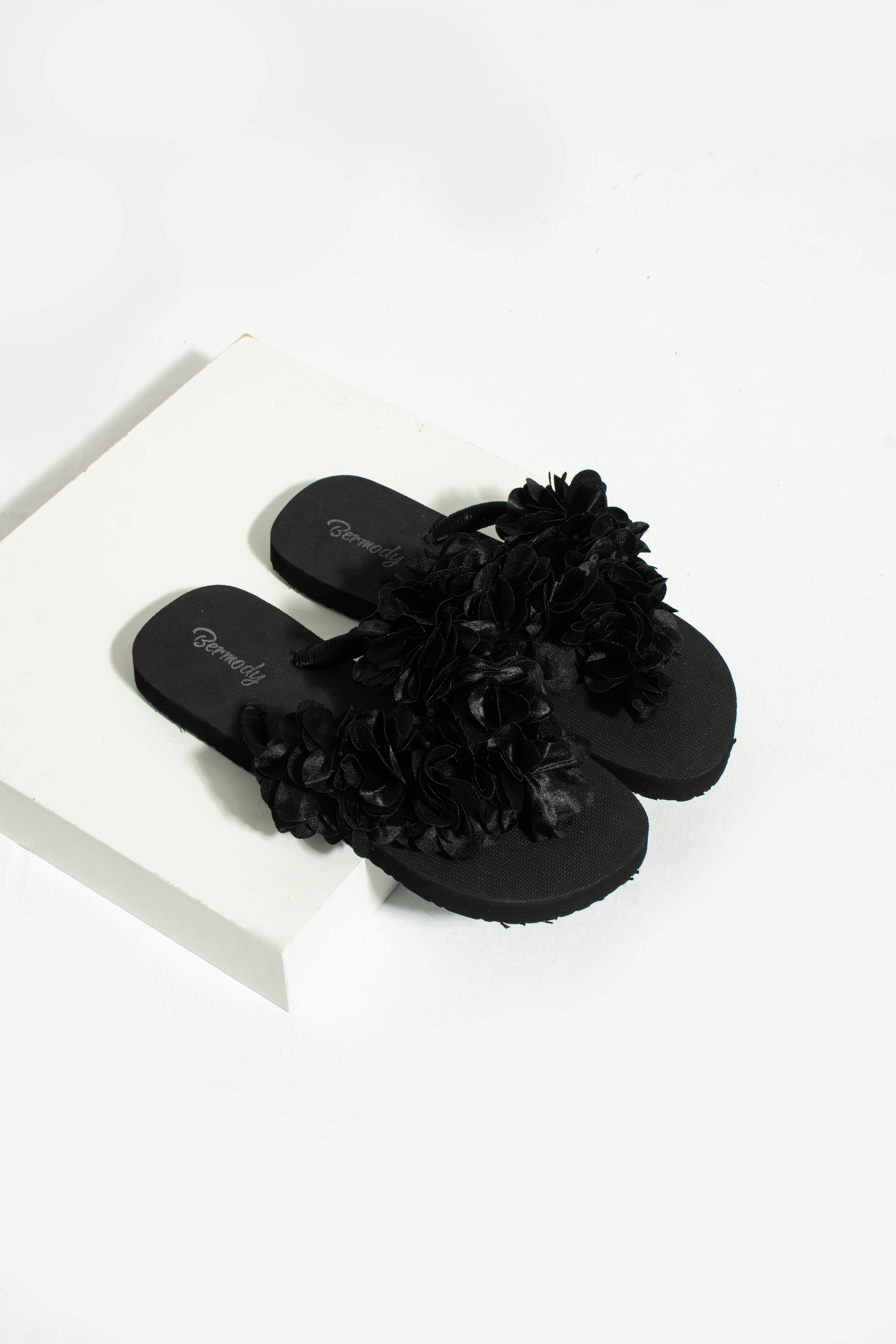Mia Çiçekli Parmak Arası Acıtmaz Plaj Terliği Flip Flops - si̇yah