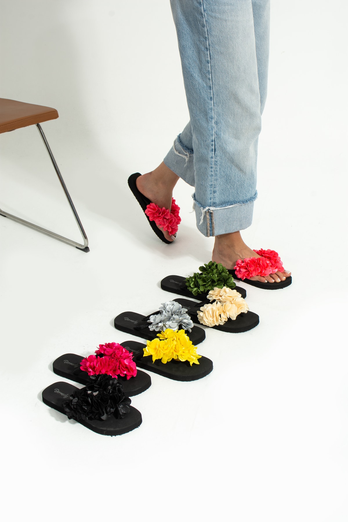 Mia Çiçekli Parmak Arası Acıtmaz Plaj Terliği Flip Flops - si̇yah sari