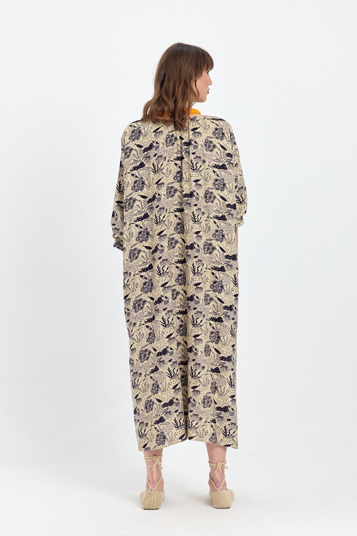 Kolu bağcıklı kaftan anthozoa desen