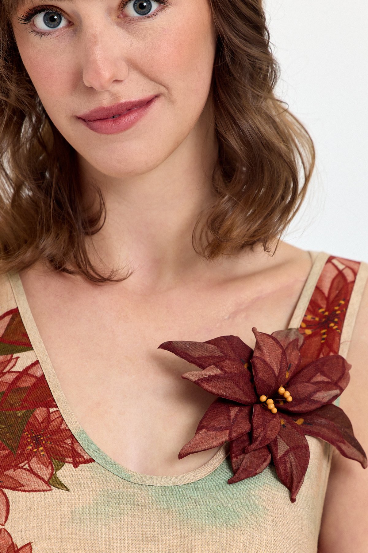 Lilium broş