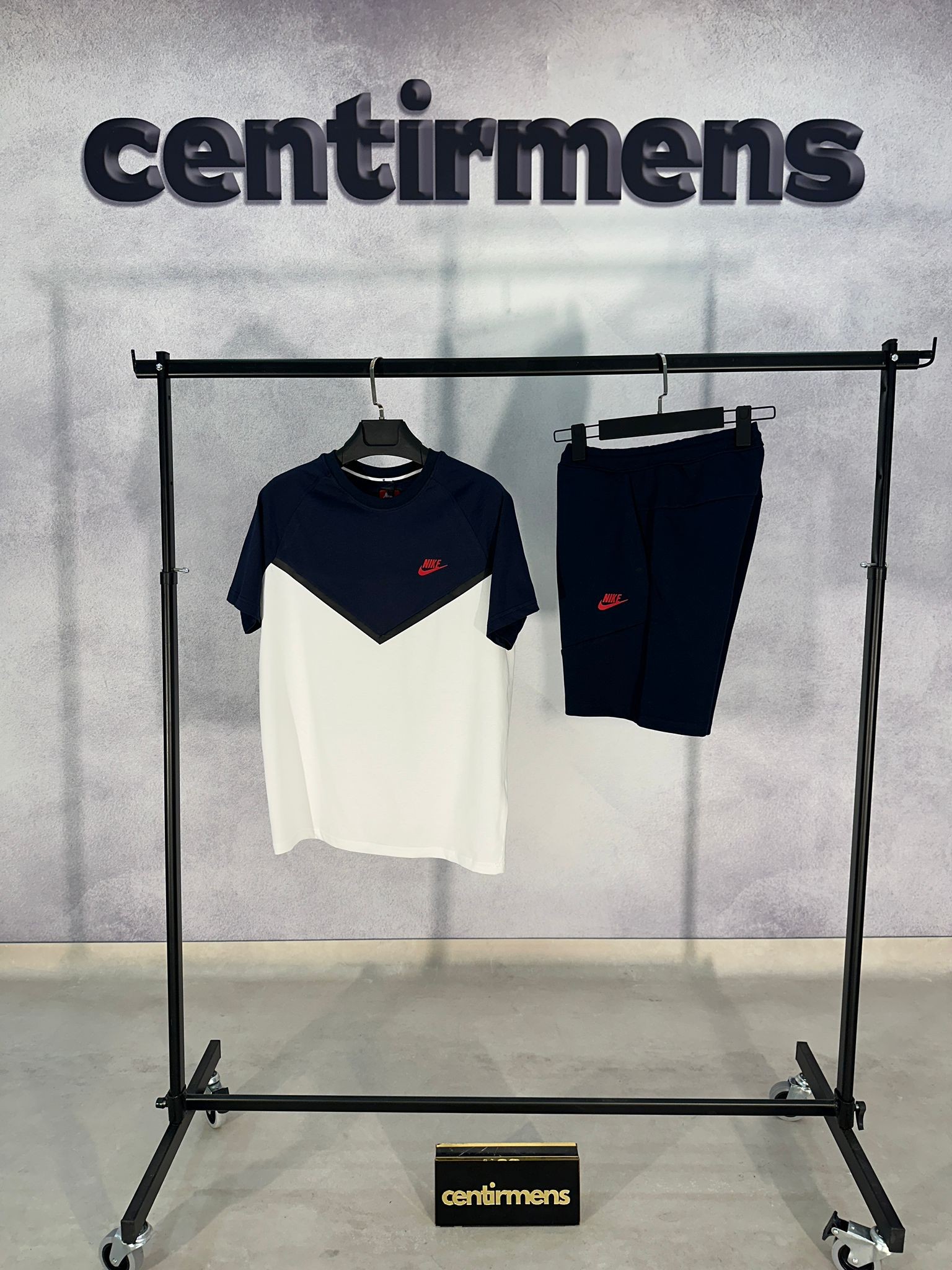 Tech Fleece Beyaz Lacivert Şortlu Takımı