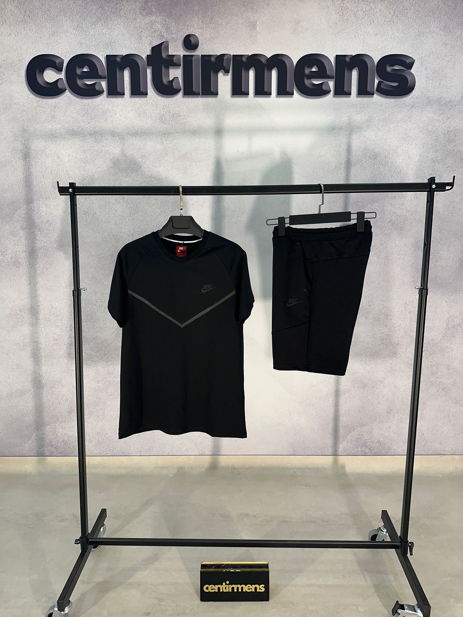 Tech Fleece Siyah Şortlu Takımı