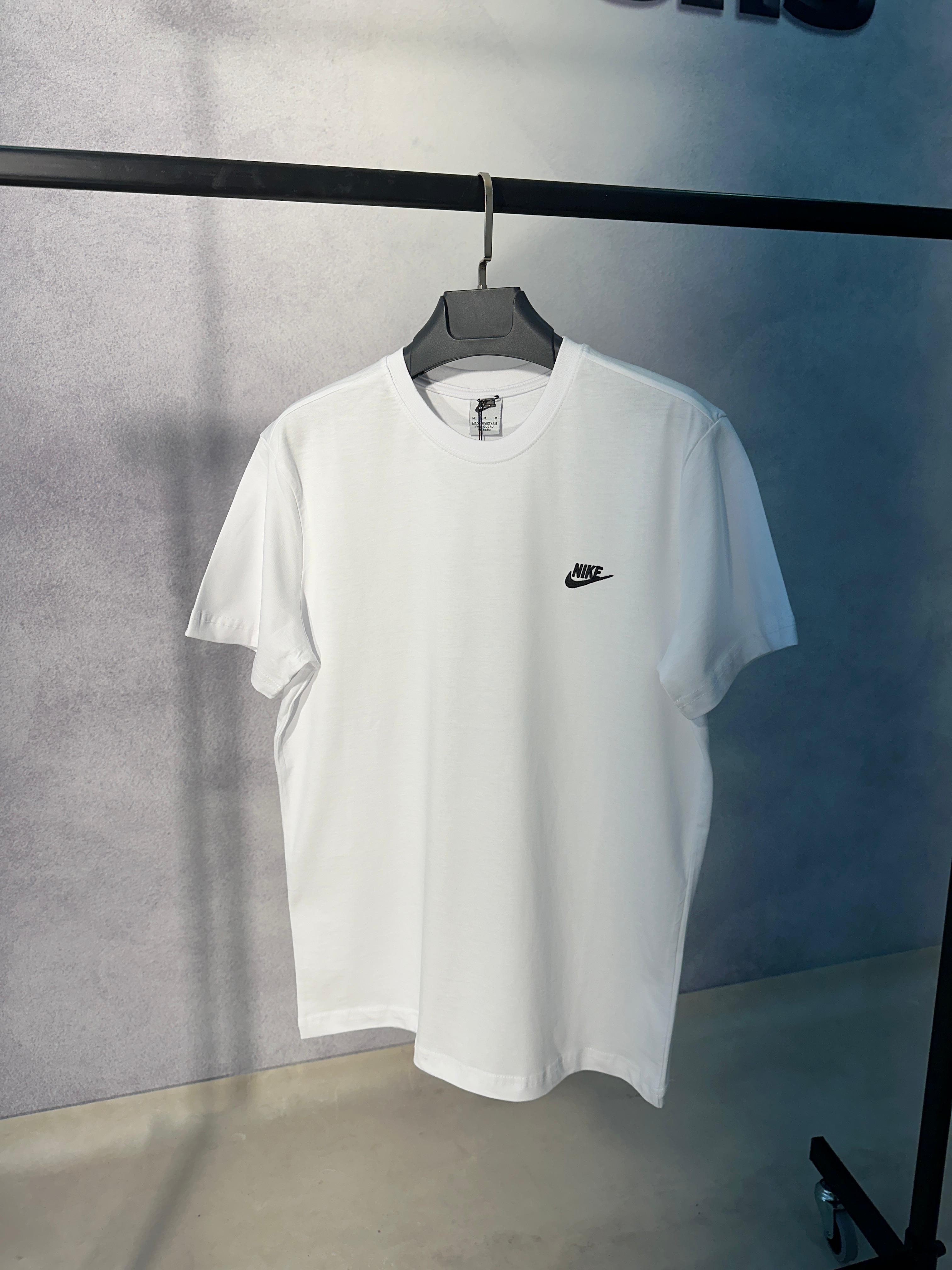Nike Club Beyaz Tişört