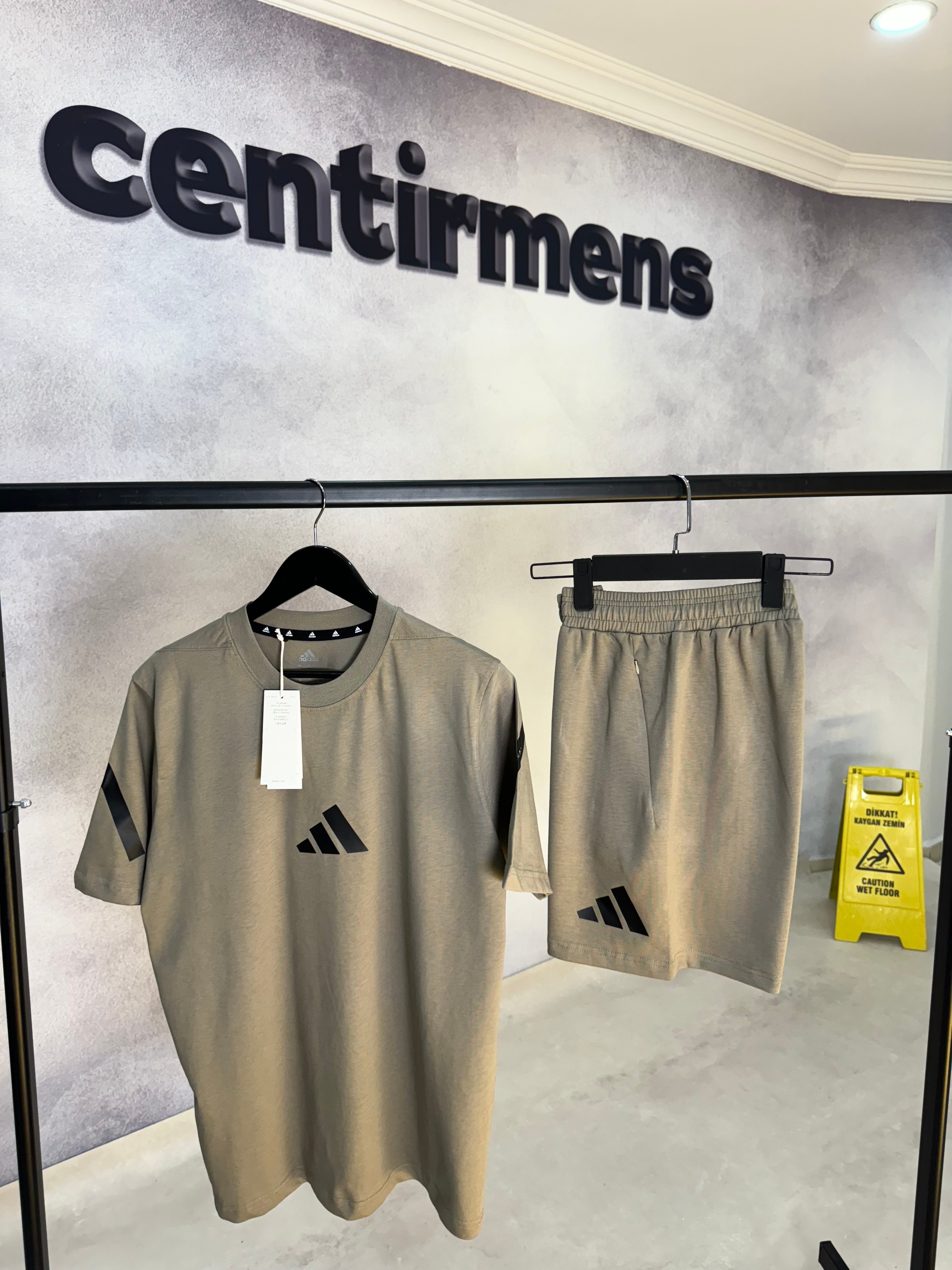 Adidas Zne Açık Haki Şortlu Takım