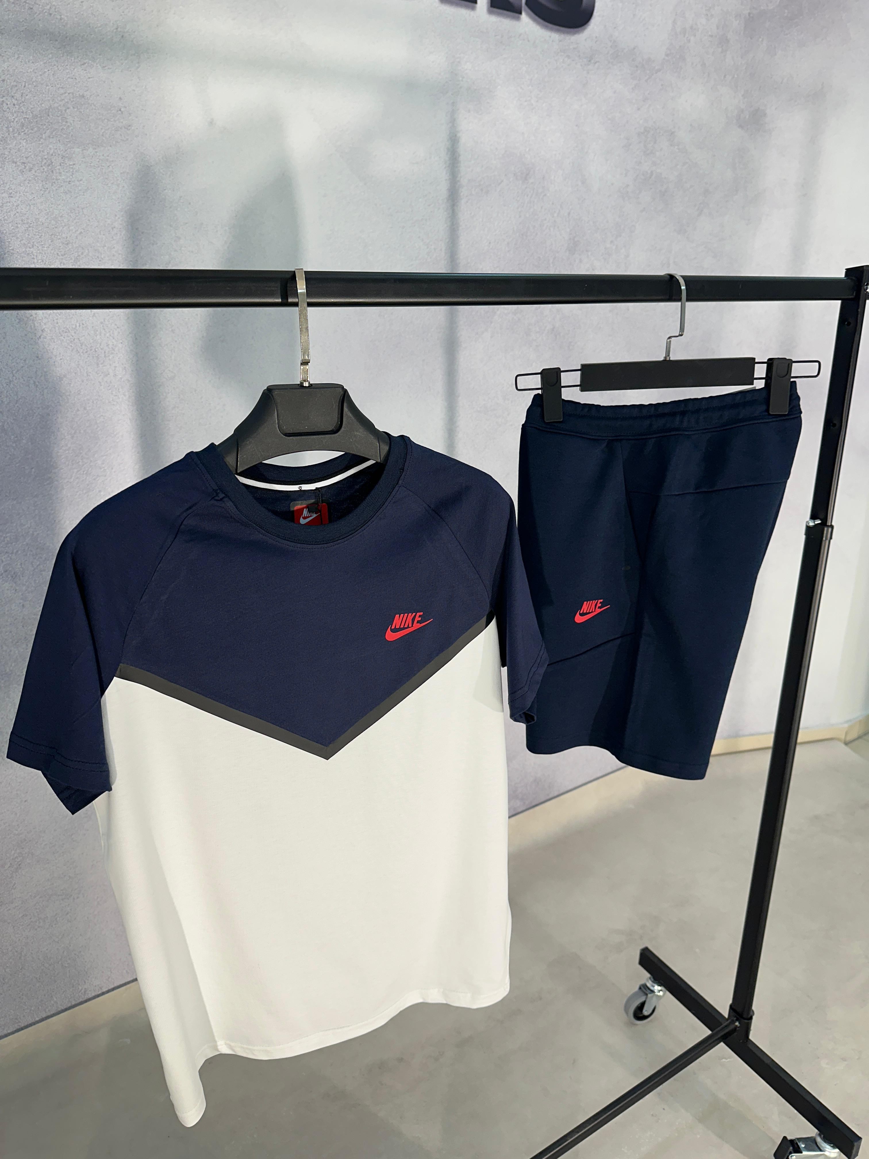 Tech Fleece Beyaz Lacivert Şortlu Takımı