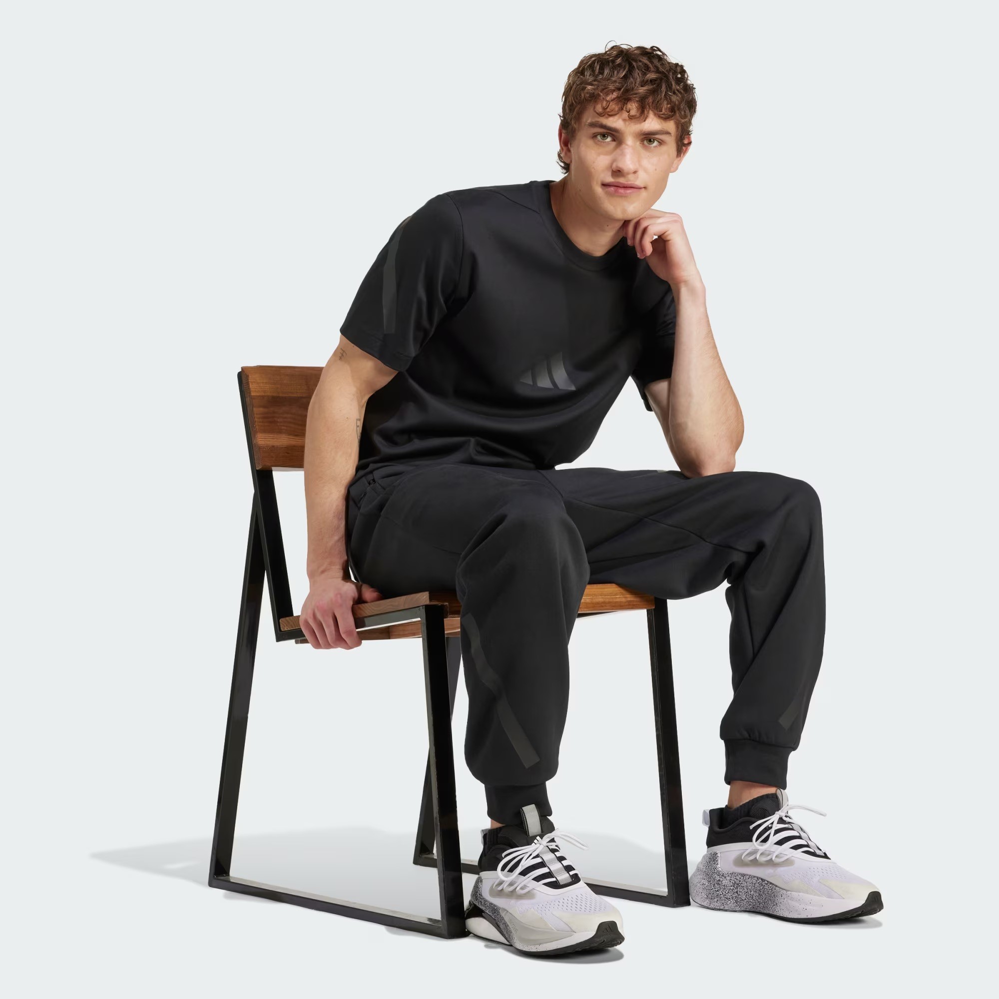 Yeni Adidas Siyah Tişörtlü Takım
