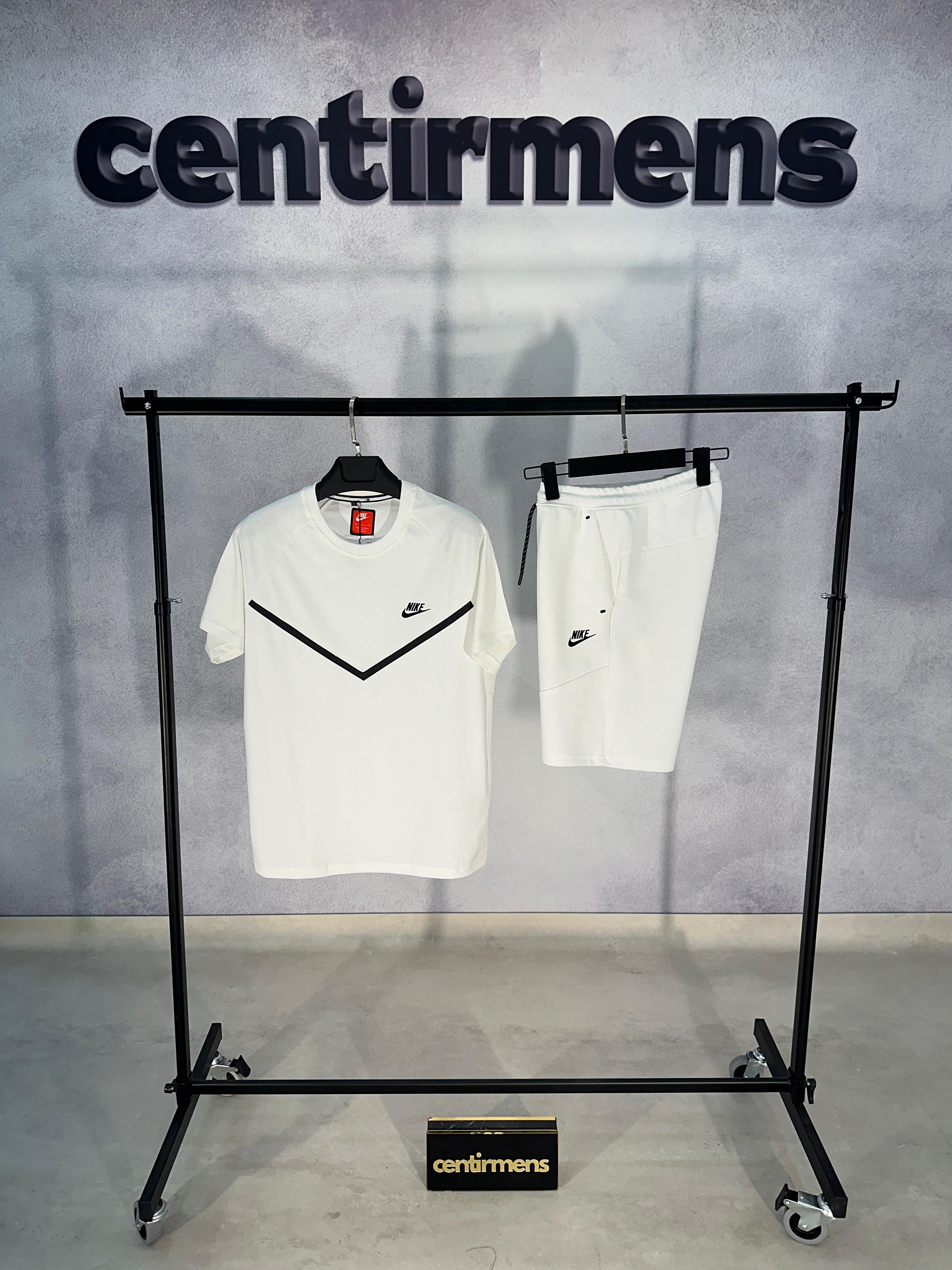 Tech Fleece Beyaz Şortlu Takımı