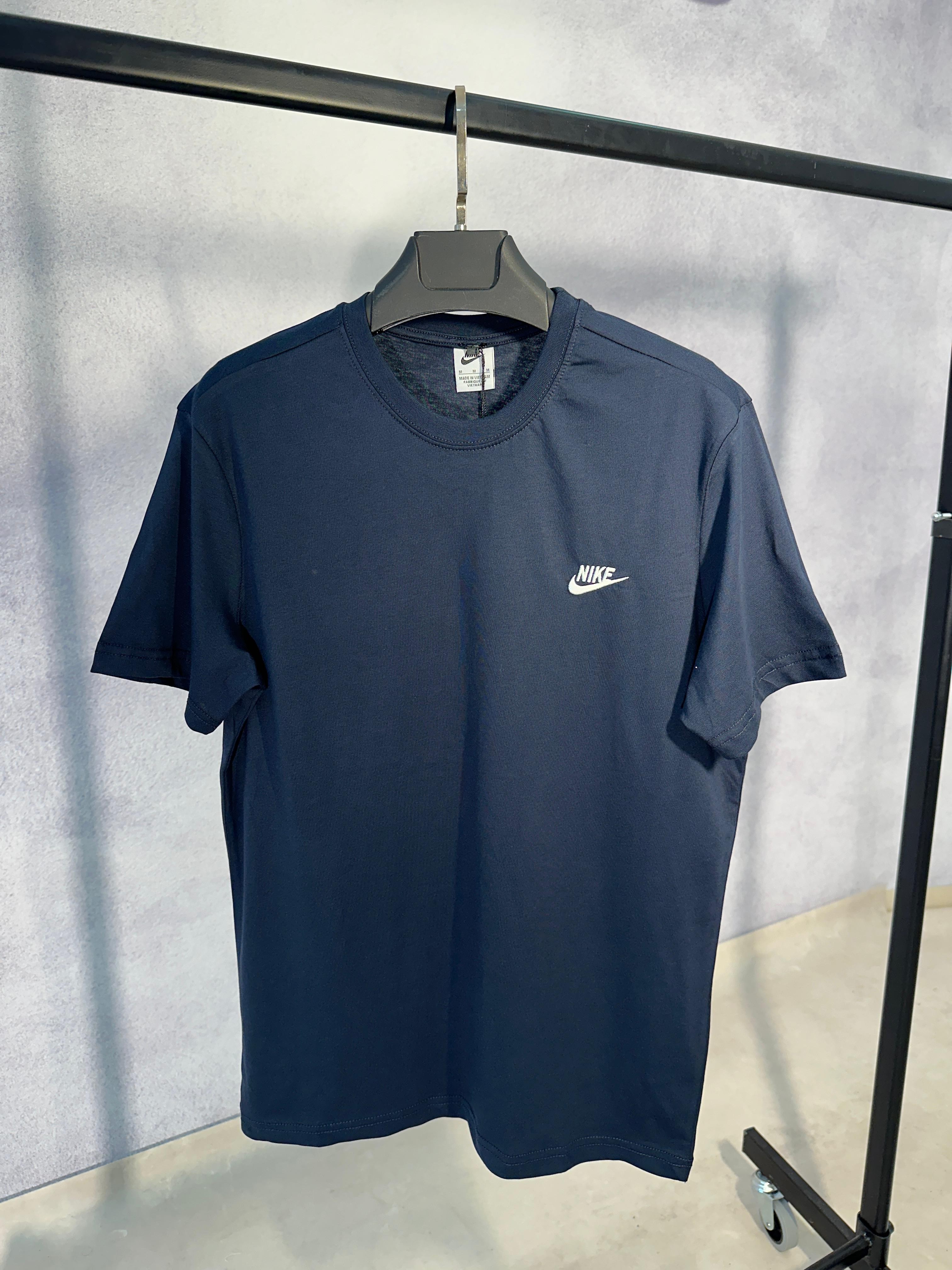Nike Club Siyah Tişört