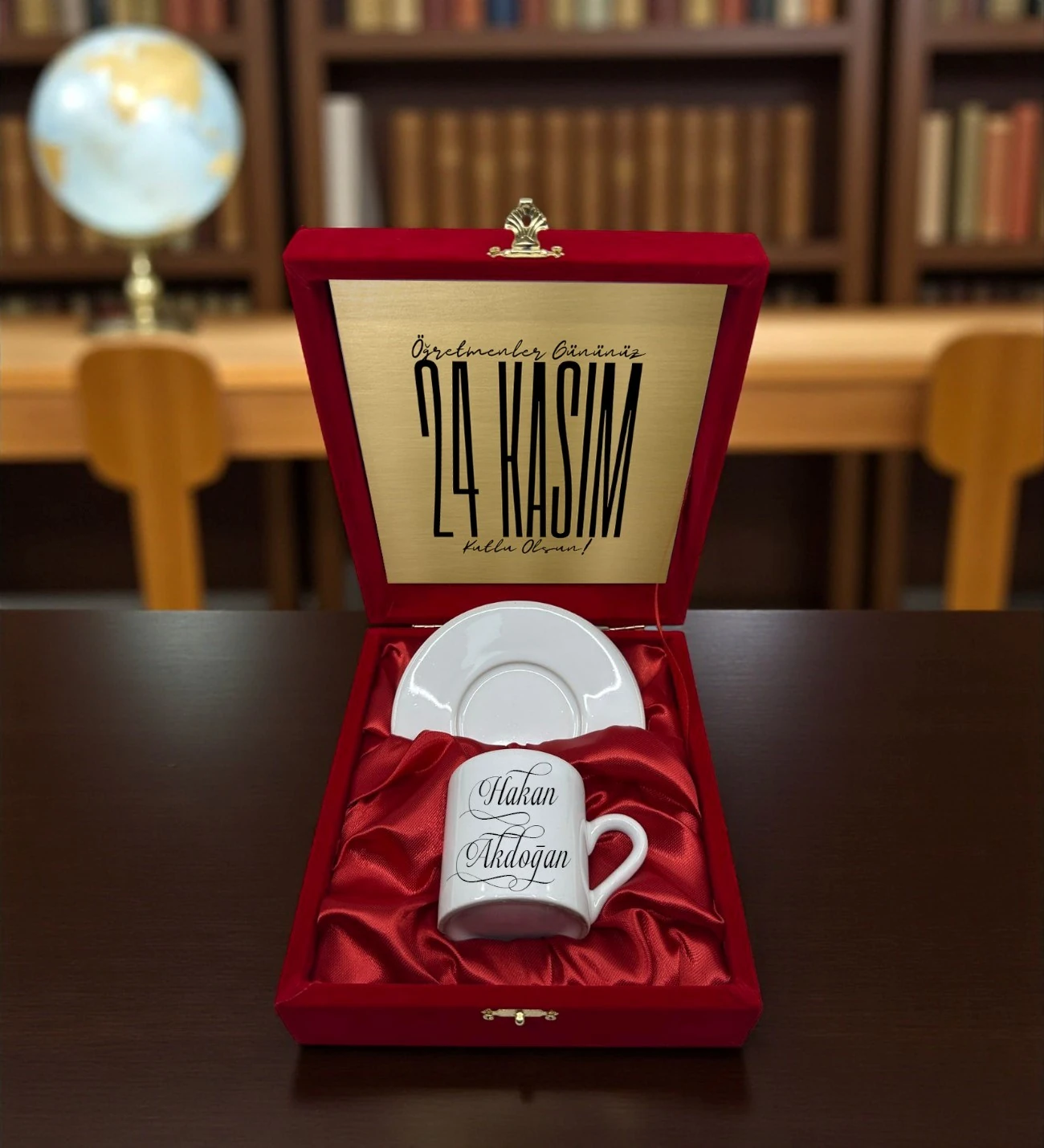 Öğretmenler Günü Hediyesi | Kişiye Özel İsim Baskılı Saten Kutulu Türk Kahvesi Fincanı Seti – 24 Kas