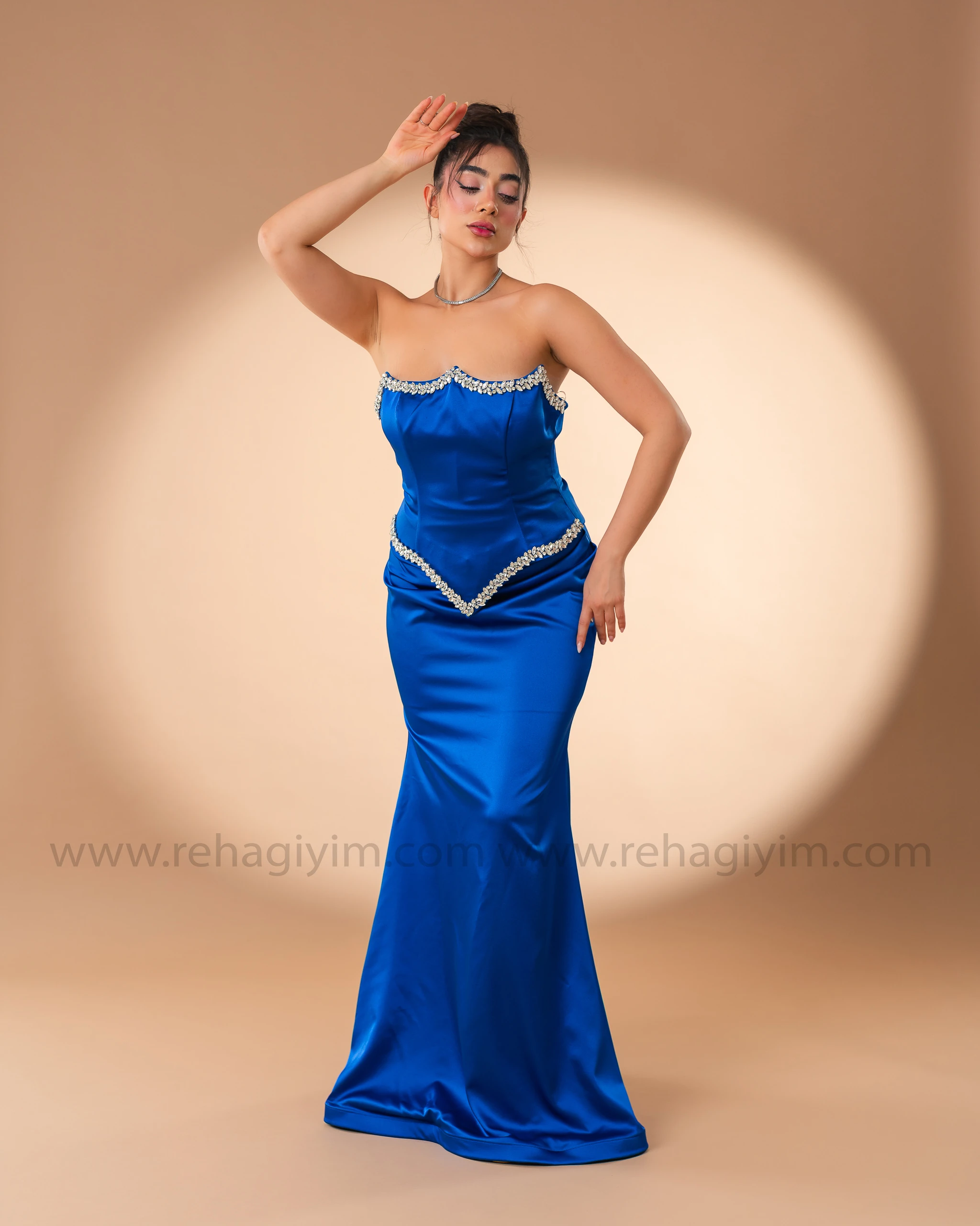 Taş İşlemeli Straplez Saten Abiye Elbise - Saks