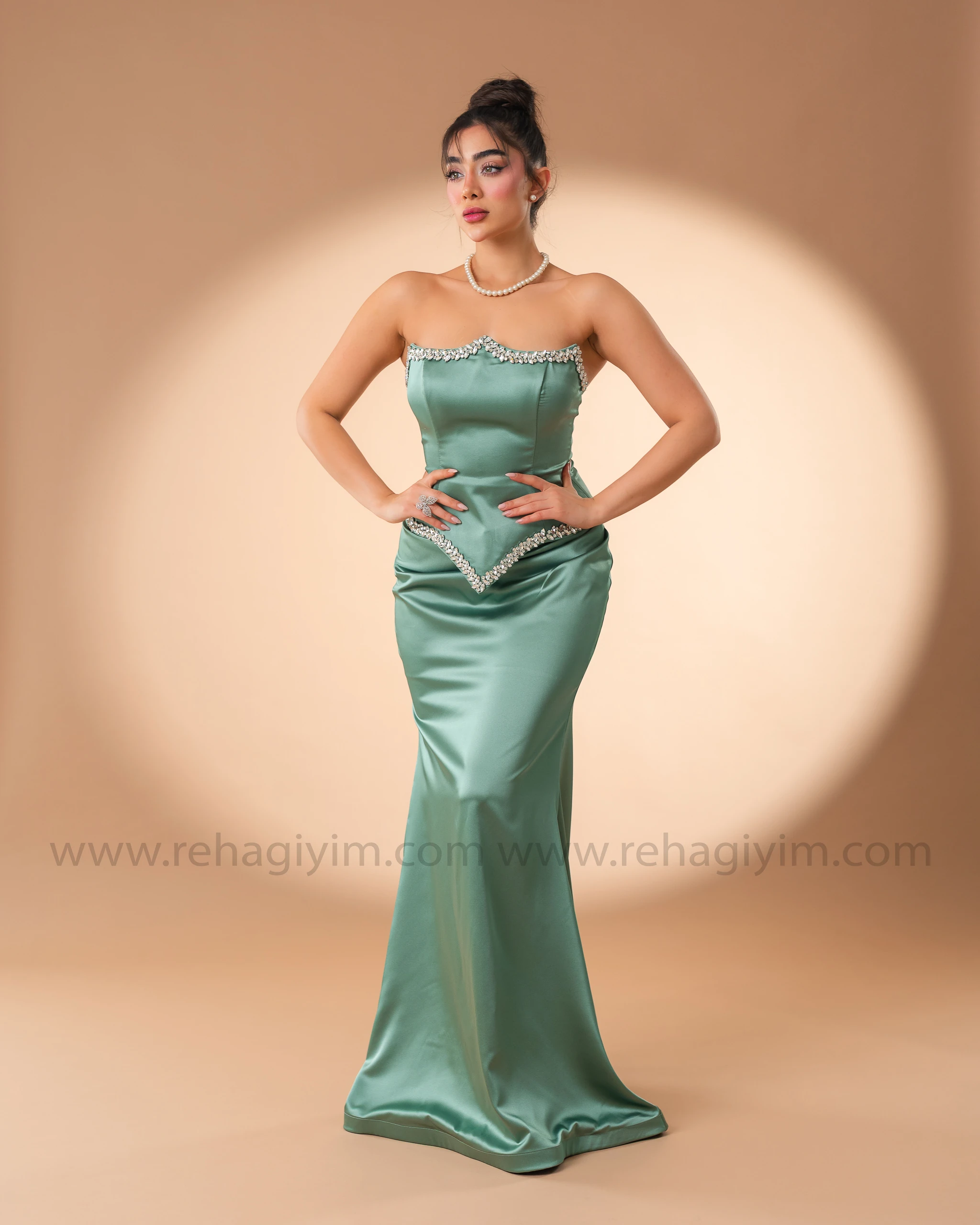Taş İşlemeli Straplez Saten Abiye Elbise - su yeşili