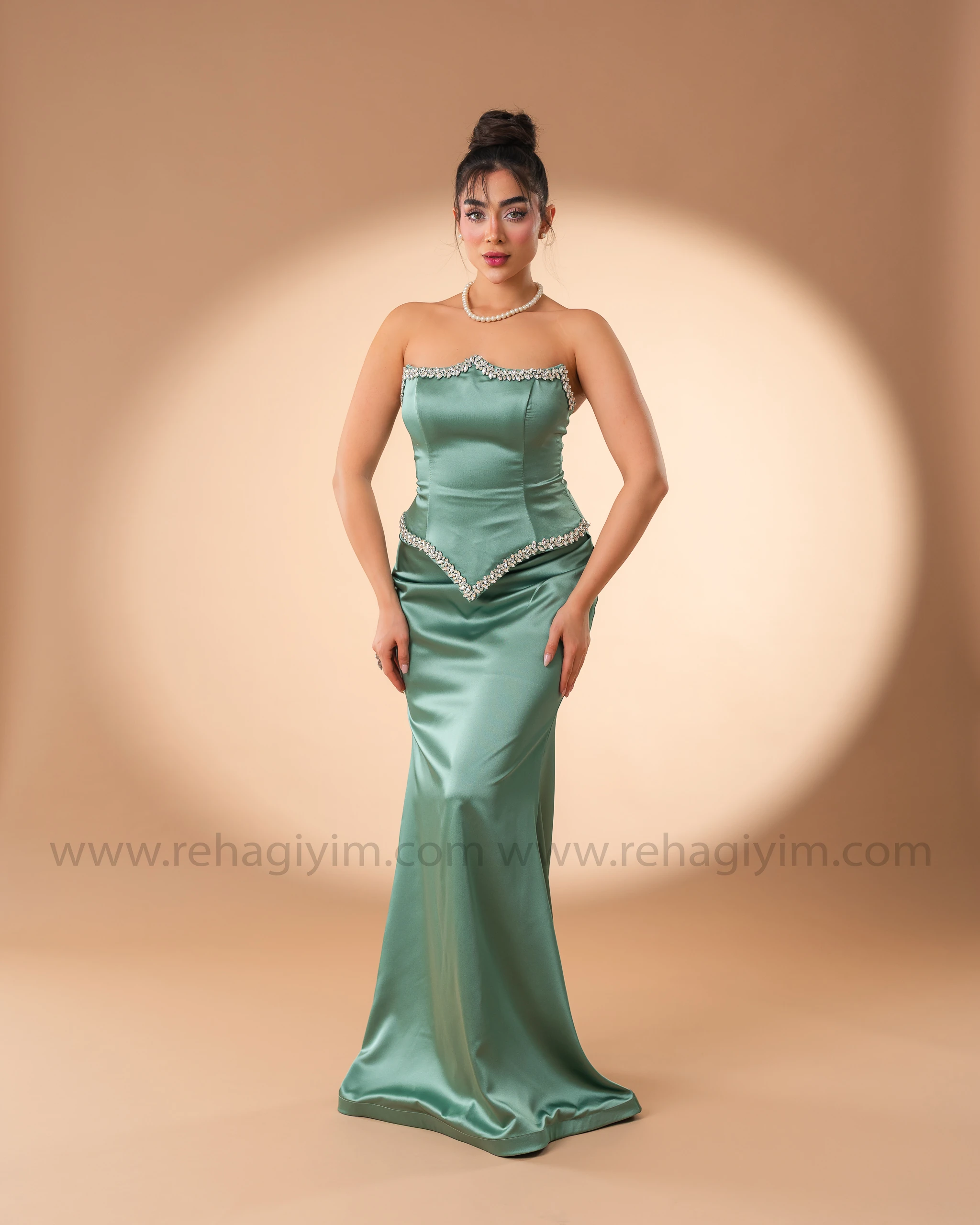 Taş İşlemeli Straplez Saten Abiye Elbise - su yeşili