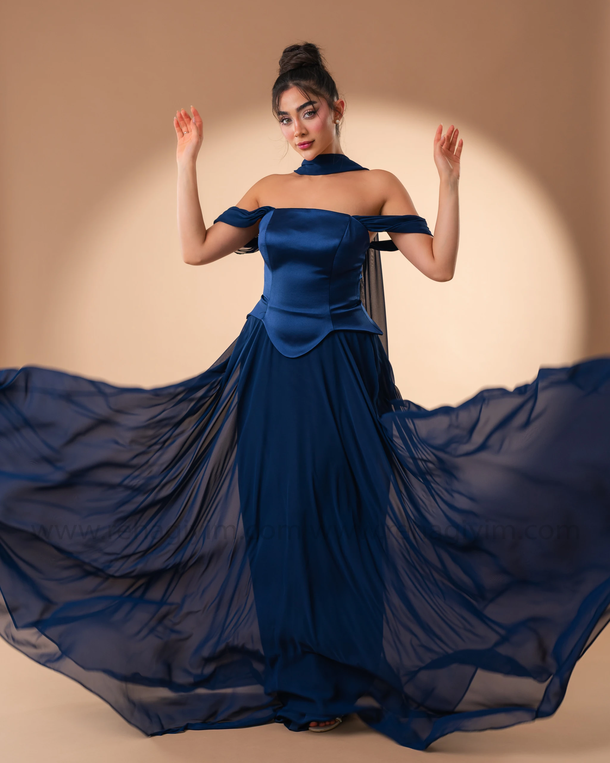 Şal Detaylı Üzeri Saten Altı Şifon Abiye  - Lacivert