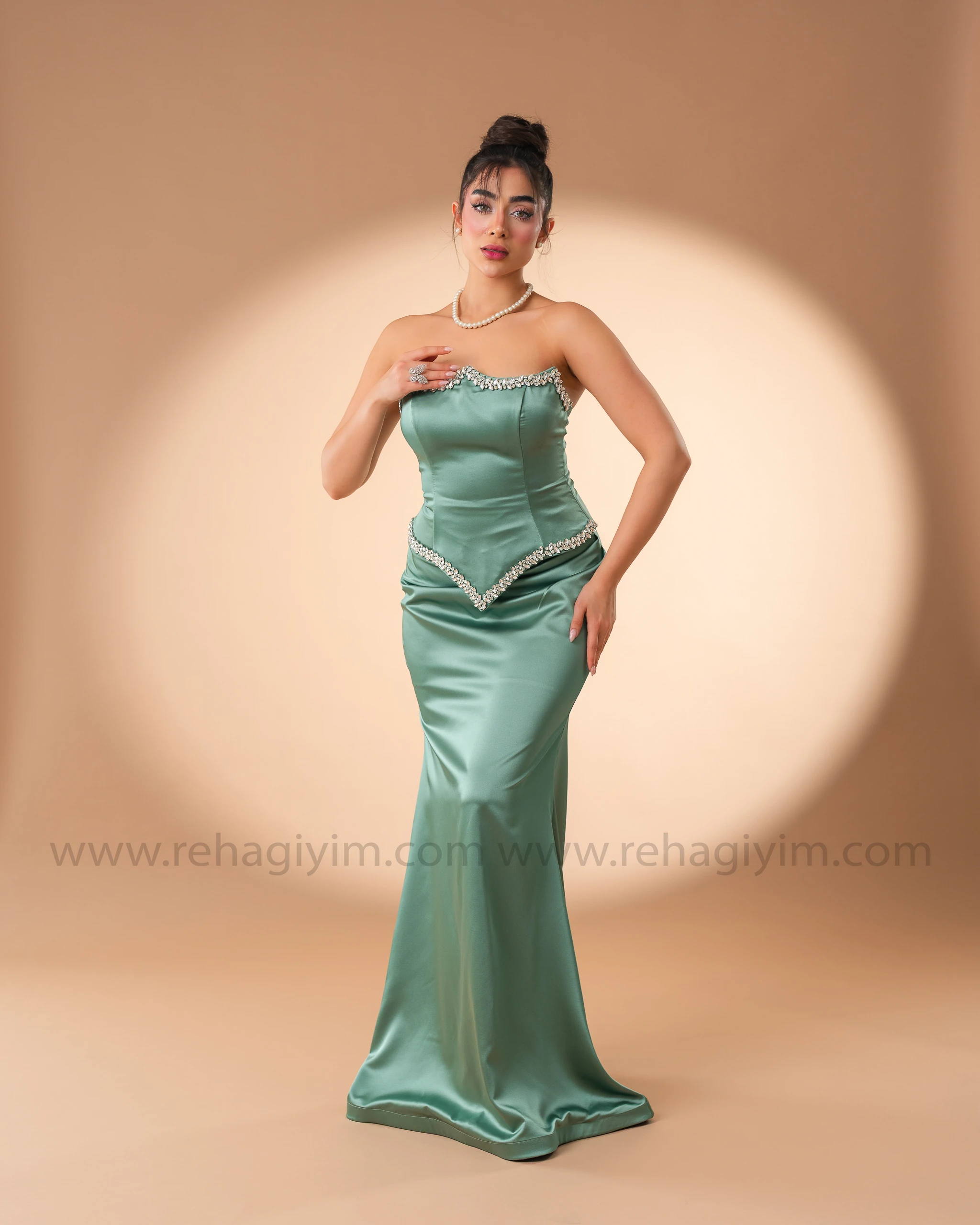 Taş İşlemeli Straplez Saten Abiye Elbise - su yeşili