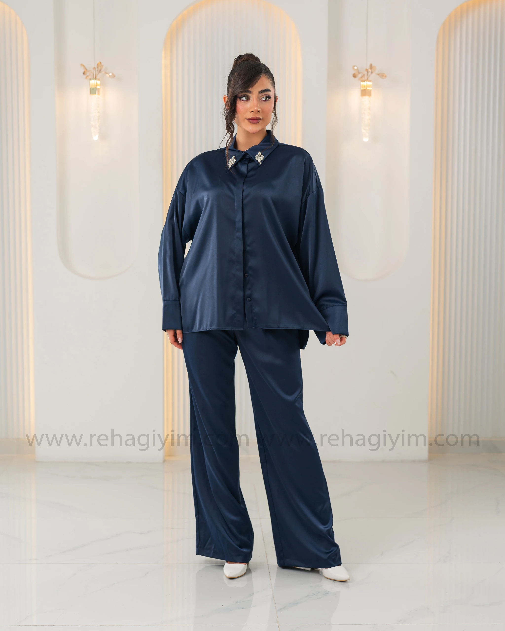 Yakası Taş Detaylı Saten Gömlek - Lacivert