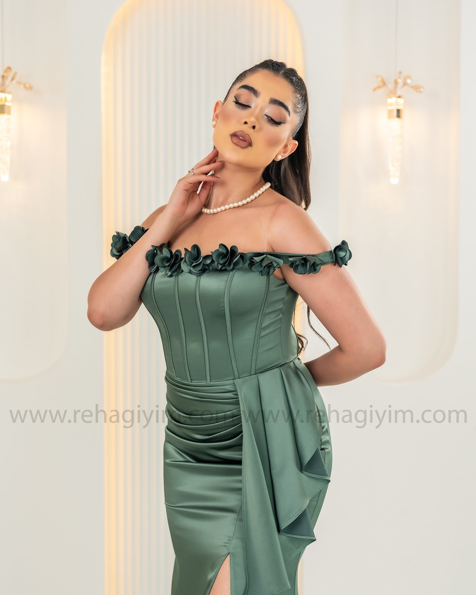 Gül Detaylı Korse Saten Plus - Çağla