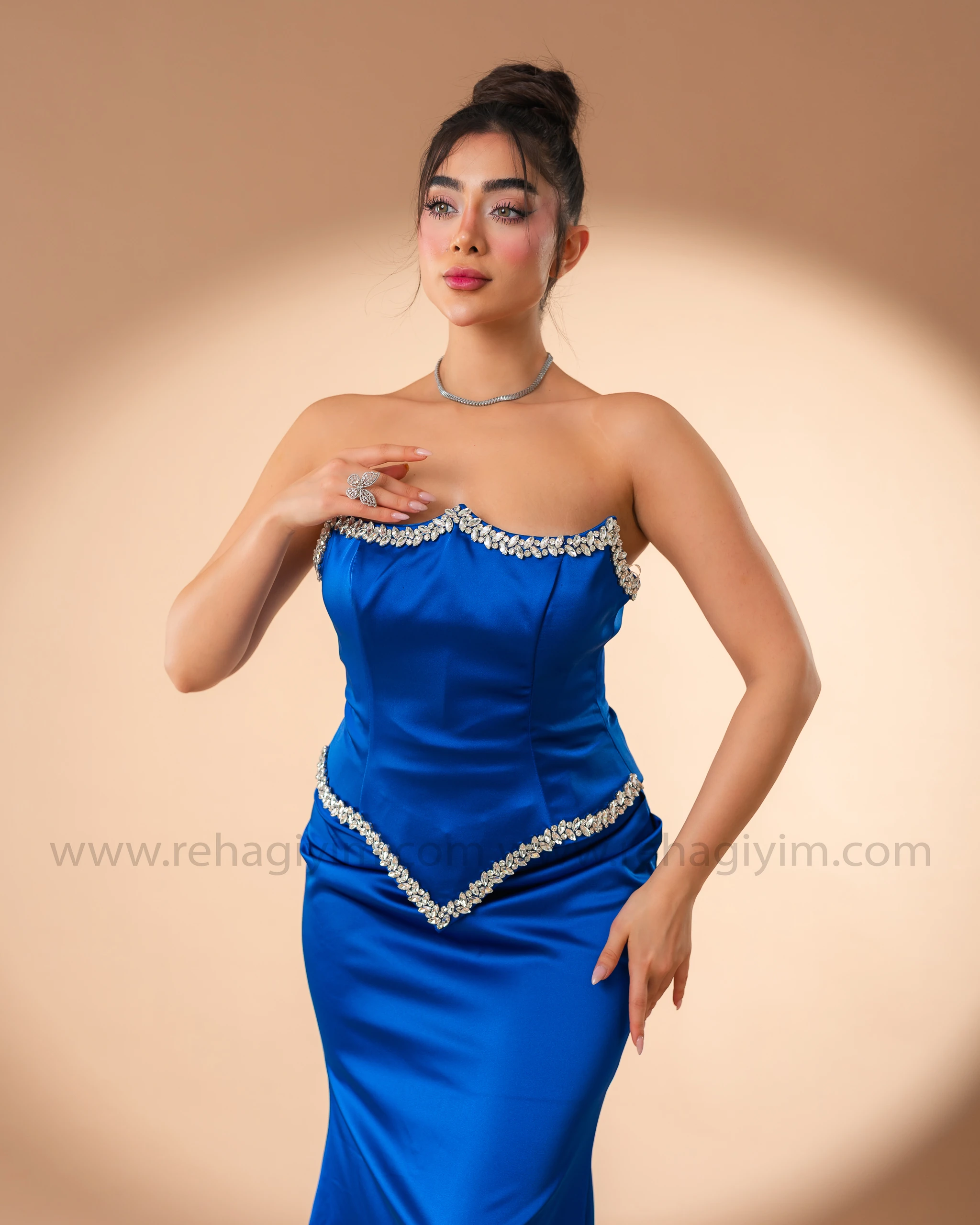 Taş İşlemeli Straplez Saten Abiye Elbise - Saks