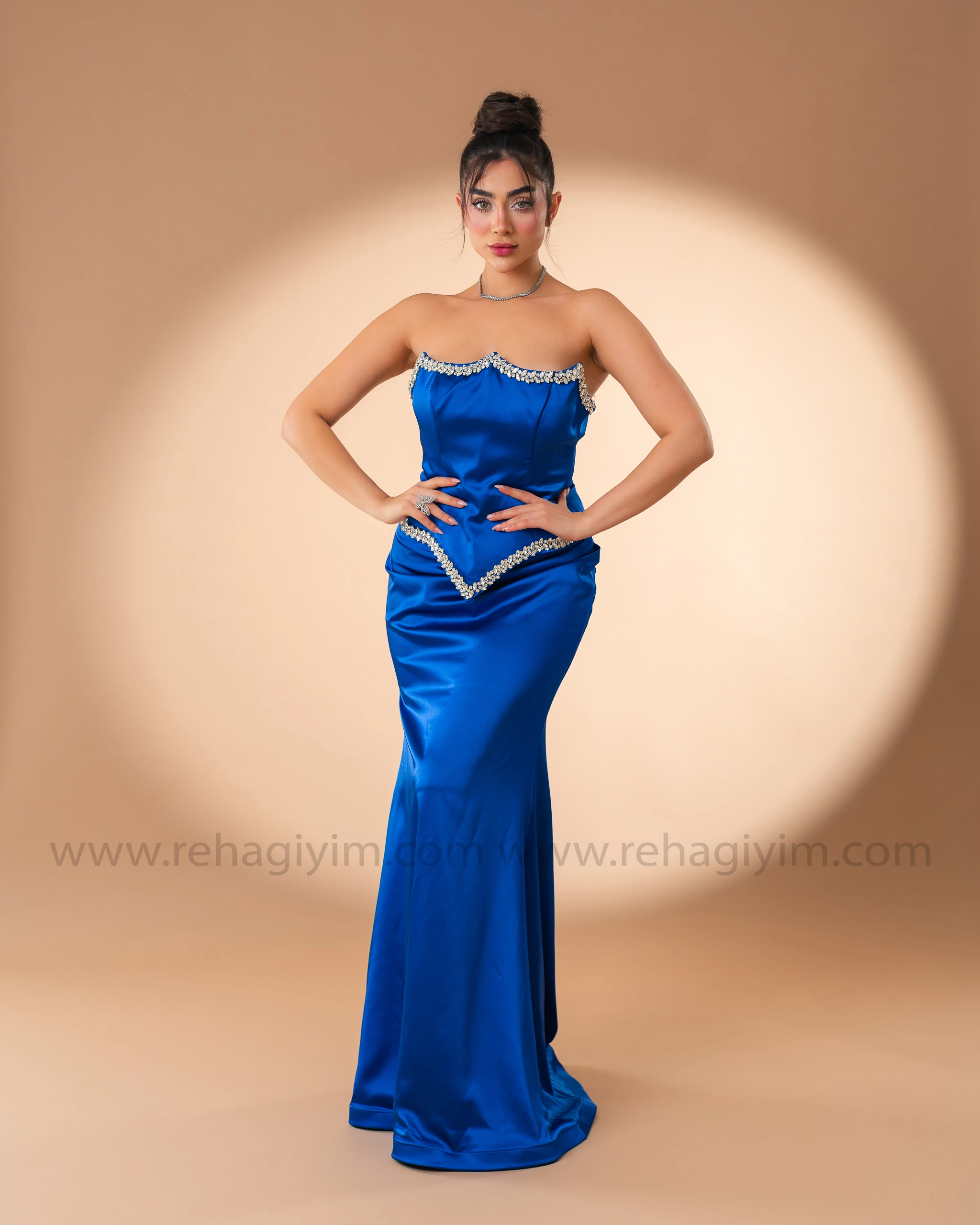 Taş İşlemeli Straplez Saten Abiye Elbise - Saks