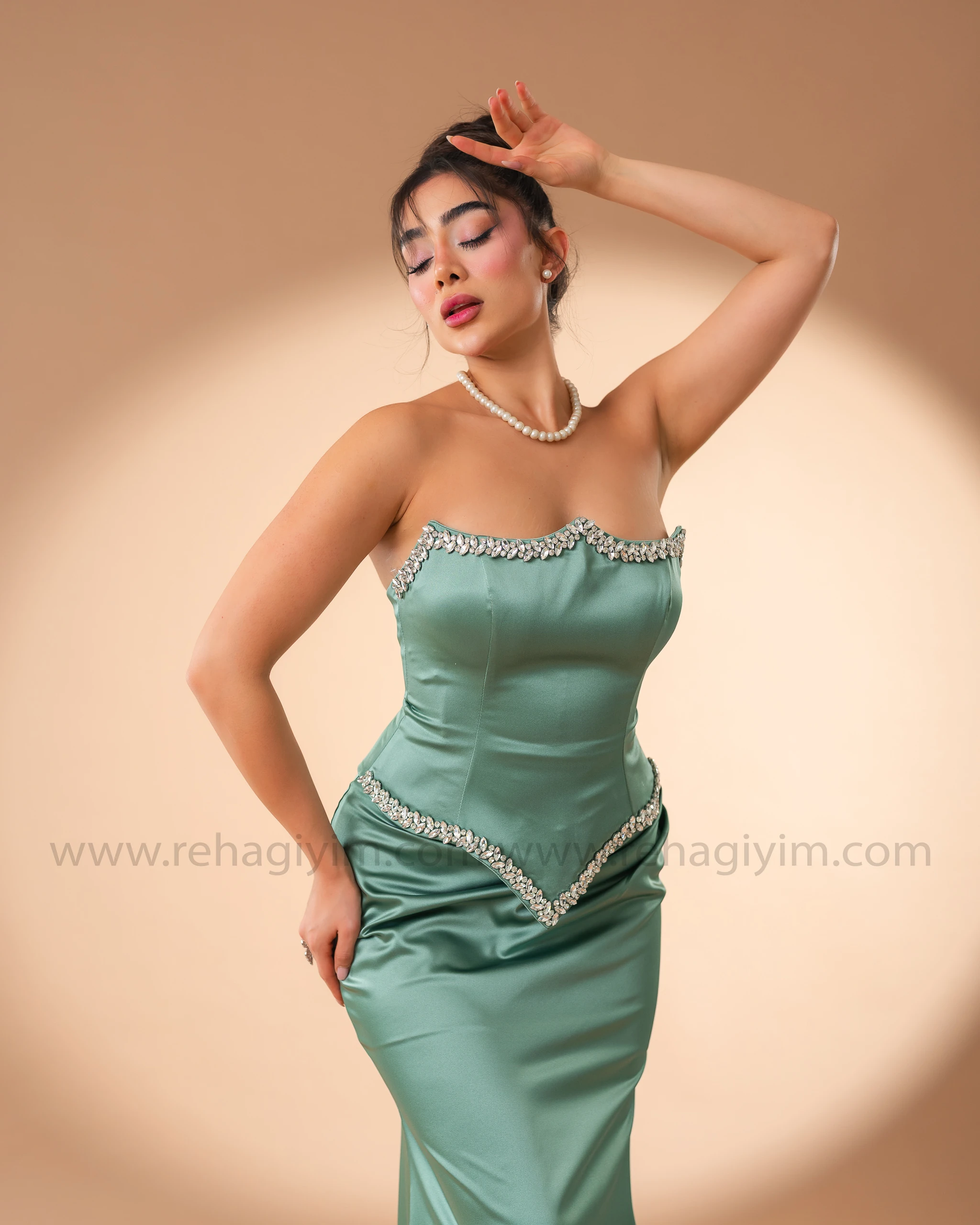 Taş İşlemeli Straplez Saten Abiye Elbise - su yeşili